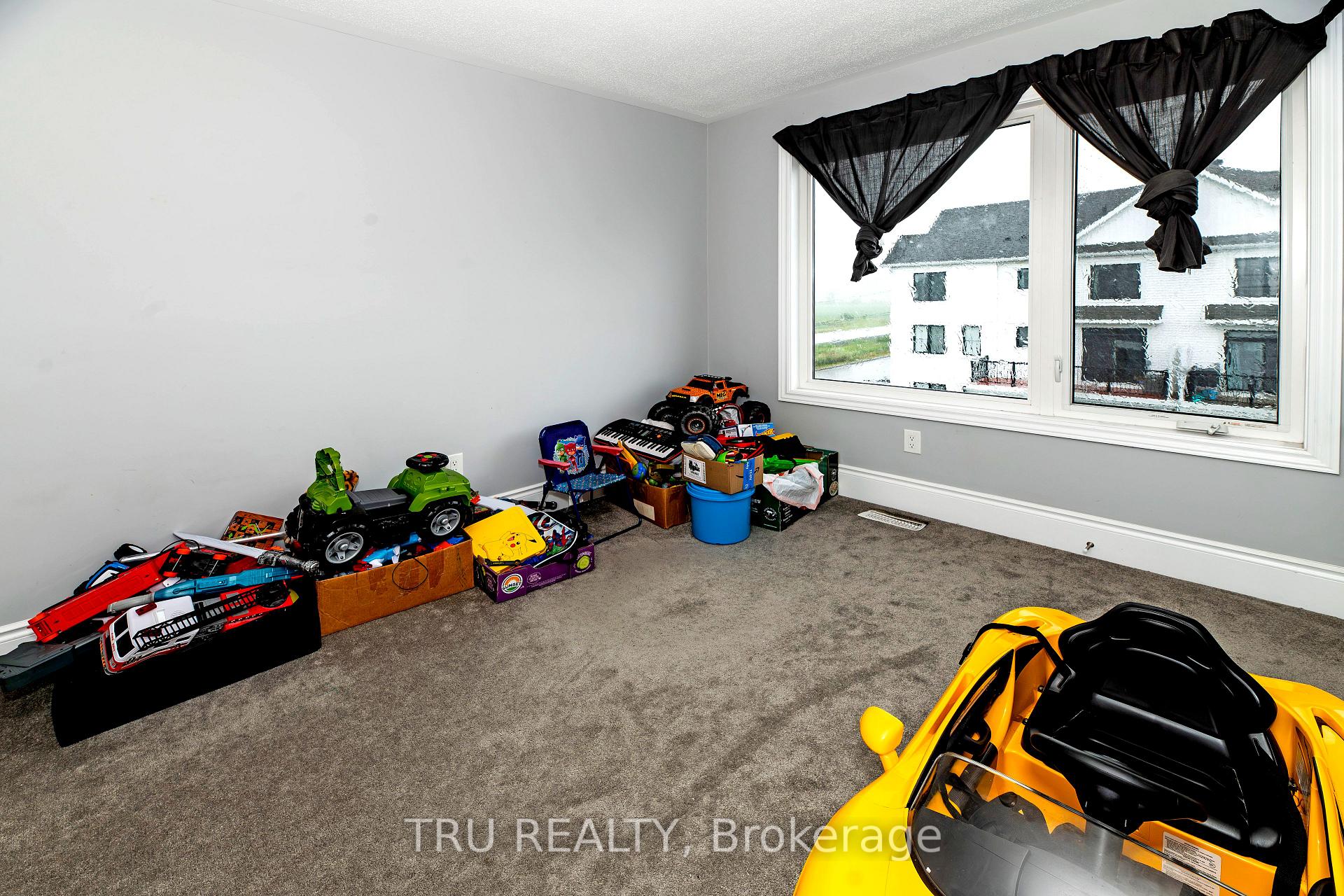 Photo 24 of 34 Caspian Row, Ottawa, Kanata - Emerald Meadows/Trailwest — HOMEH