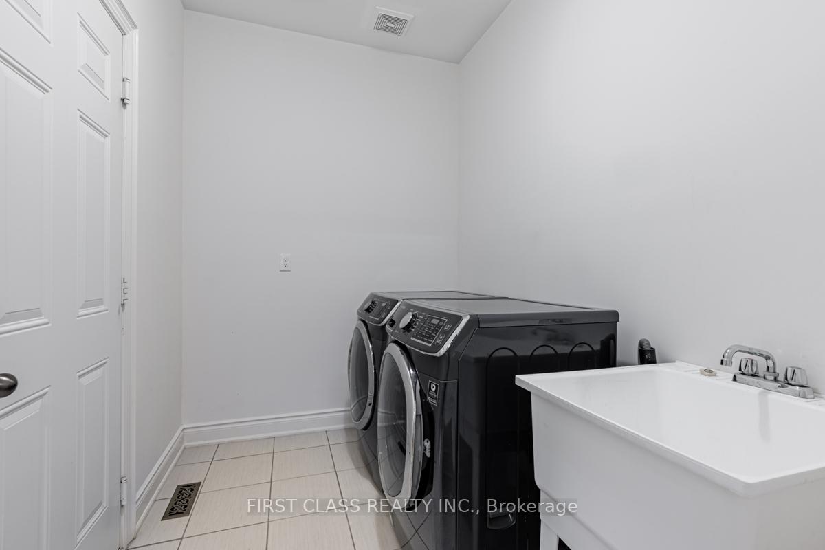 Photo 18 of 15 Hua Du Avenue, Markham, Berczy — HOMEH