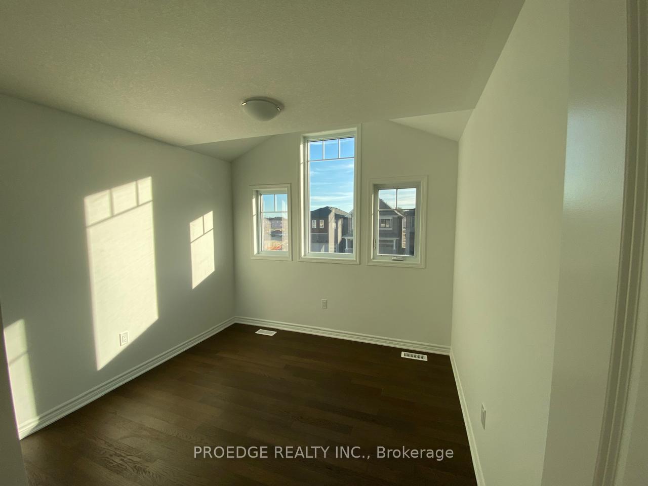Photo 9 of 316 Rosenberg Way E, Kitchener — HOMEH