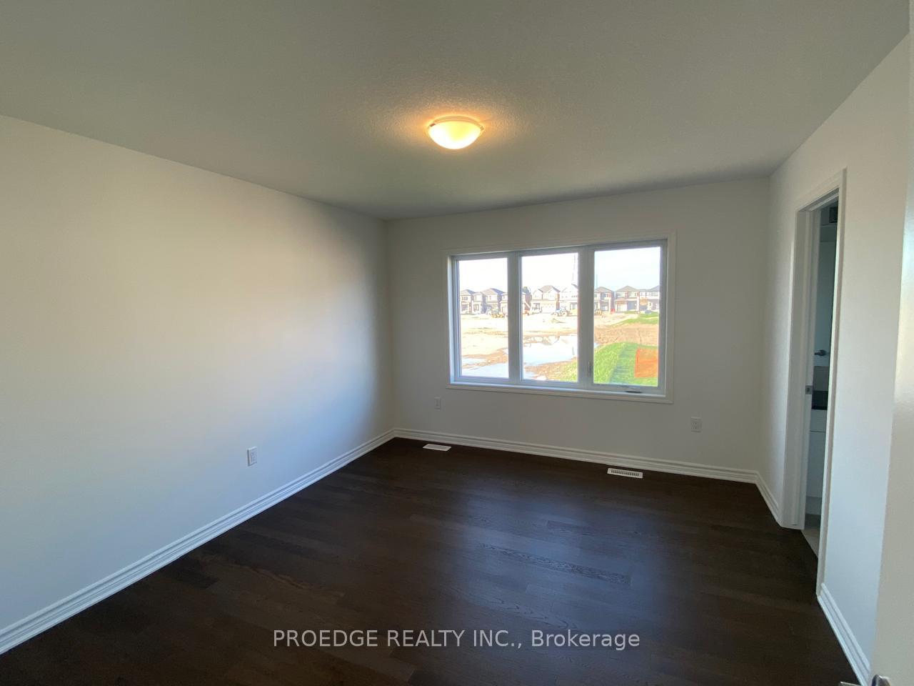 Photo 10 of 316 Rosenberg Way E, Kitchener — HOMEH