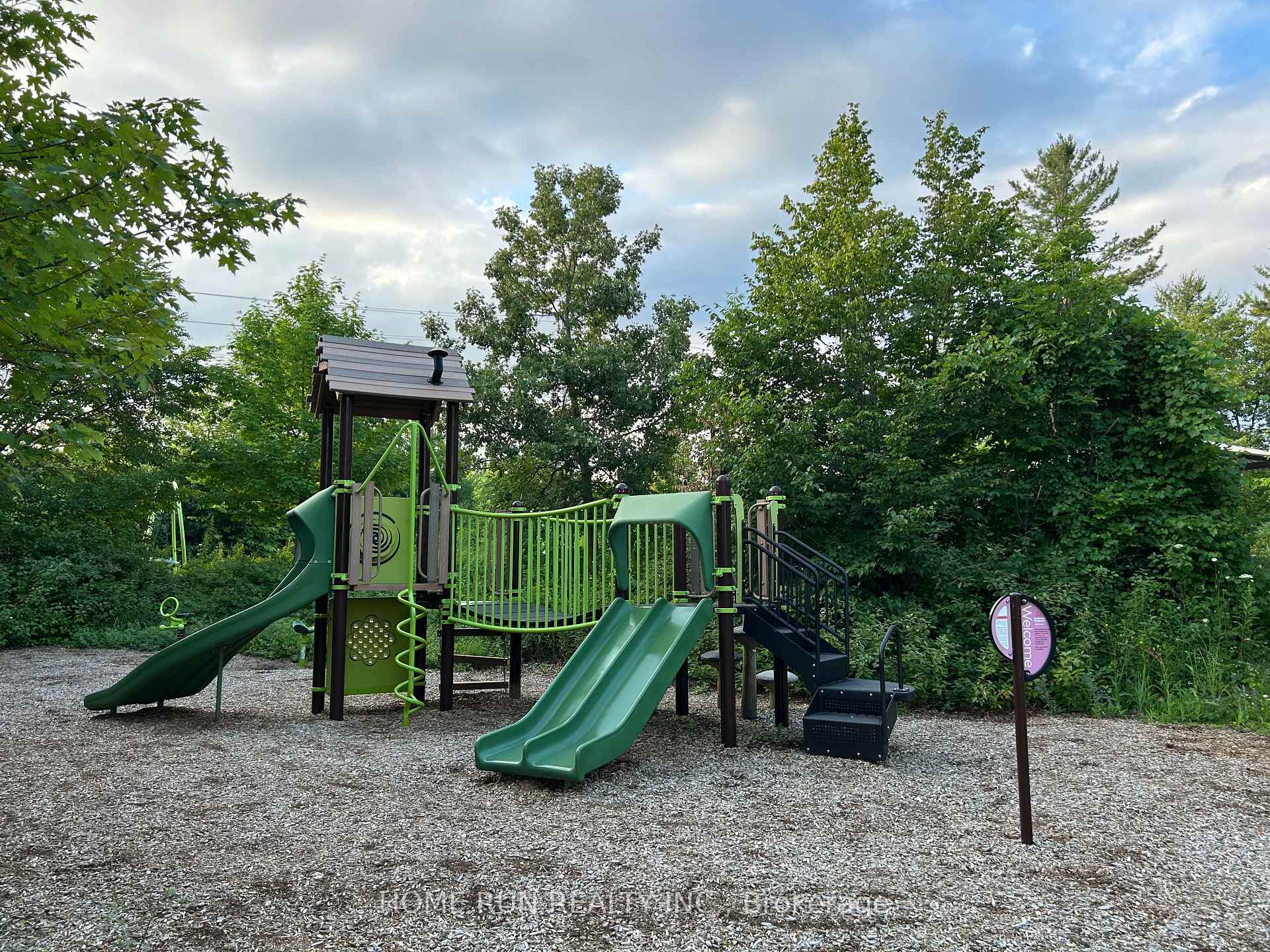 Photo 17 of 139 Battersea Crescent, Ottawa, Kanata - Kanata Lakes/Heritage Hills — HOMEH