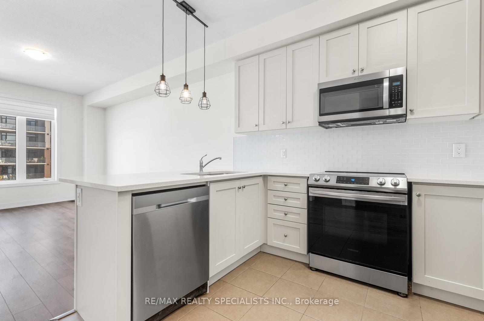 Photo 5 of Unit 135, 590 North Service Road, Hamilton, Stoney Creek — HOMEH