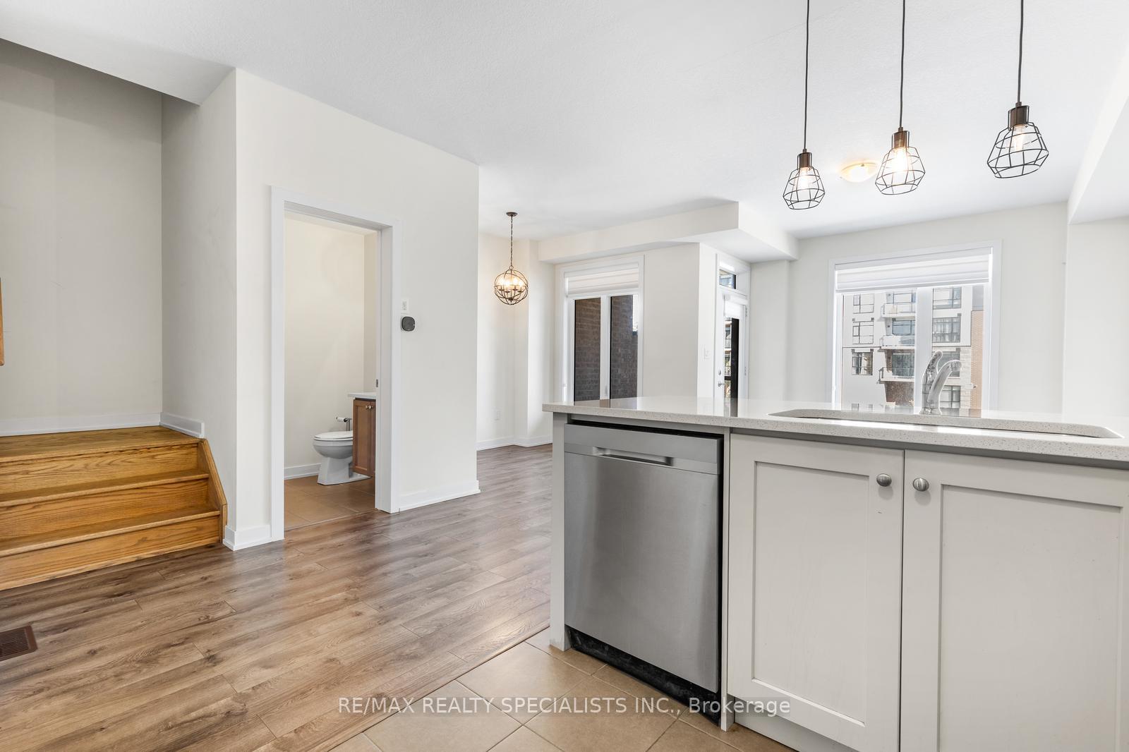 Photo 6 of Unit 135, 590 North Service Road, Hamilton, Stoney Creek — HOMEH