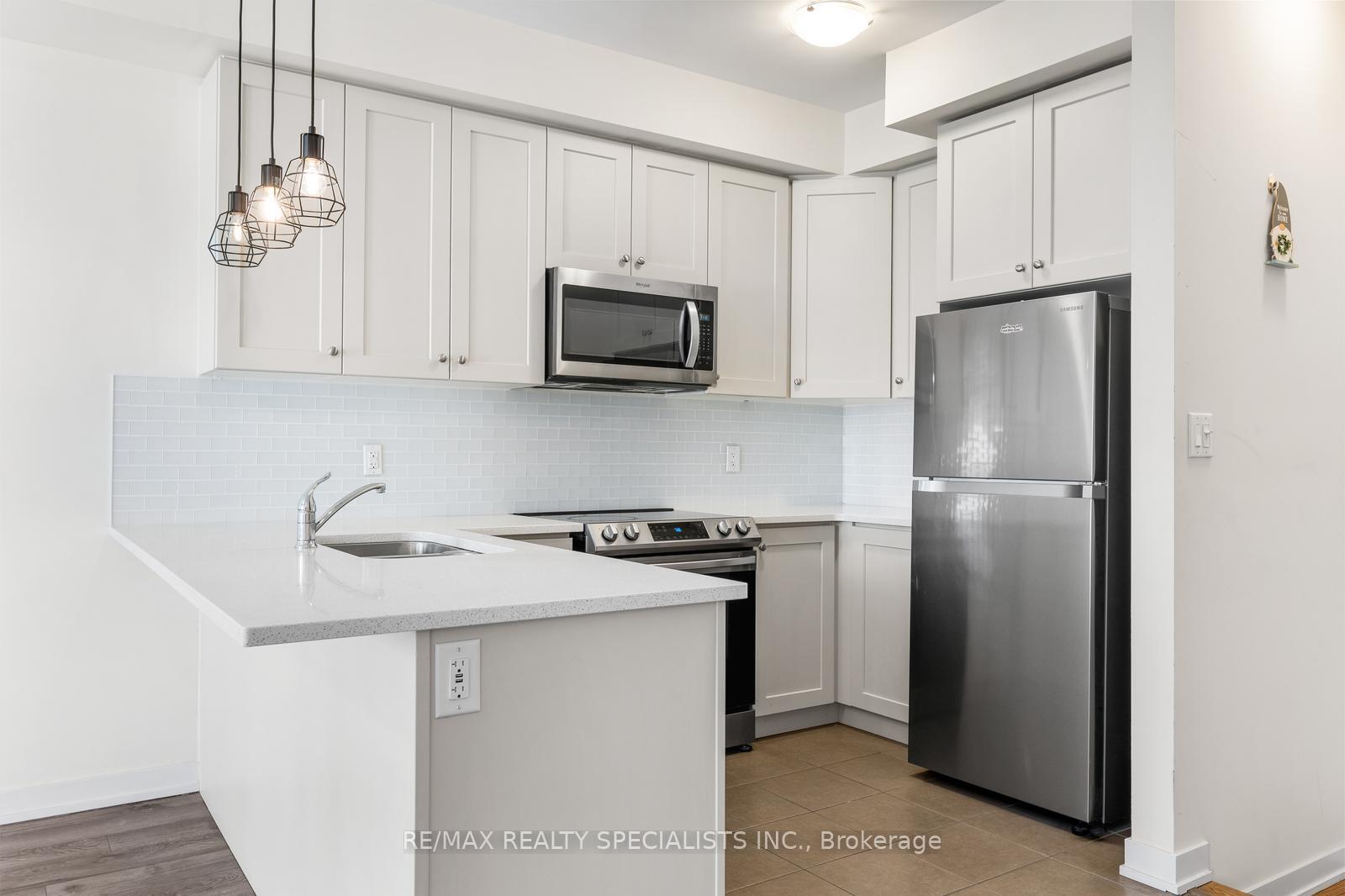 Photo 7 of Unit 135, 590 North Service Road, Hamilton, Stoney Creek — HOMEH