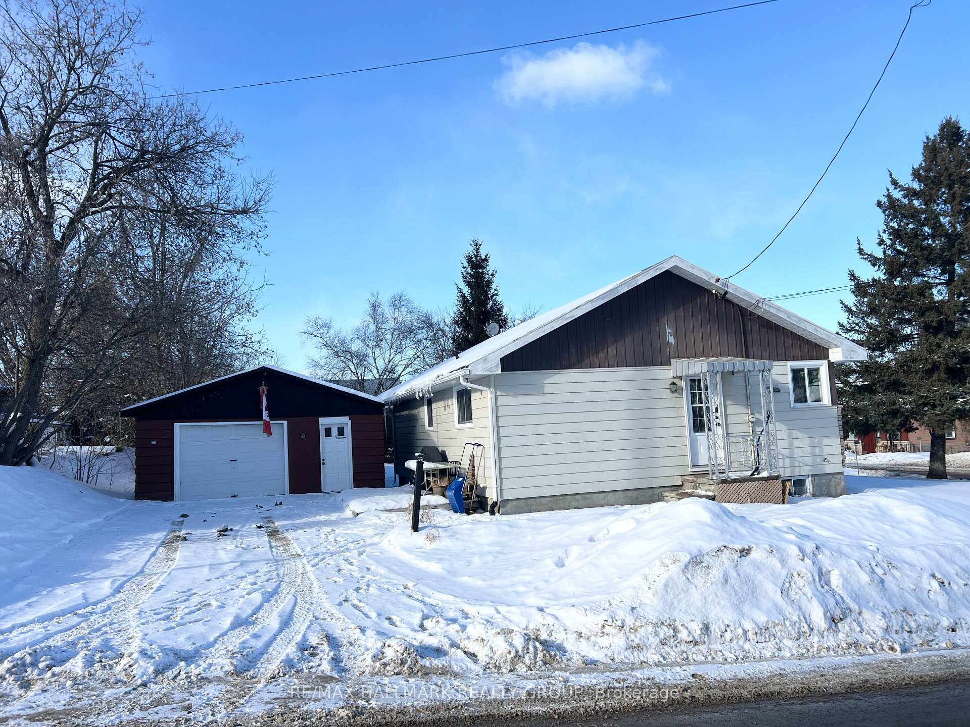 Photo 2 of 805 River Road, McNab/Braeside, Mcnab/Braeside Twps — HOMEH