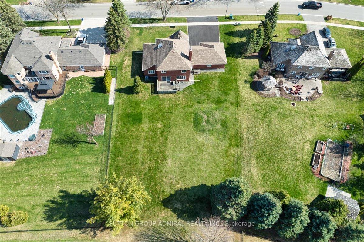 Photo 4 of 106 Sheardown Drive, King, Nobleton — HOMEH