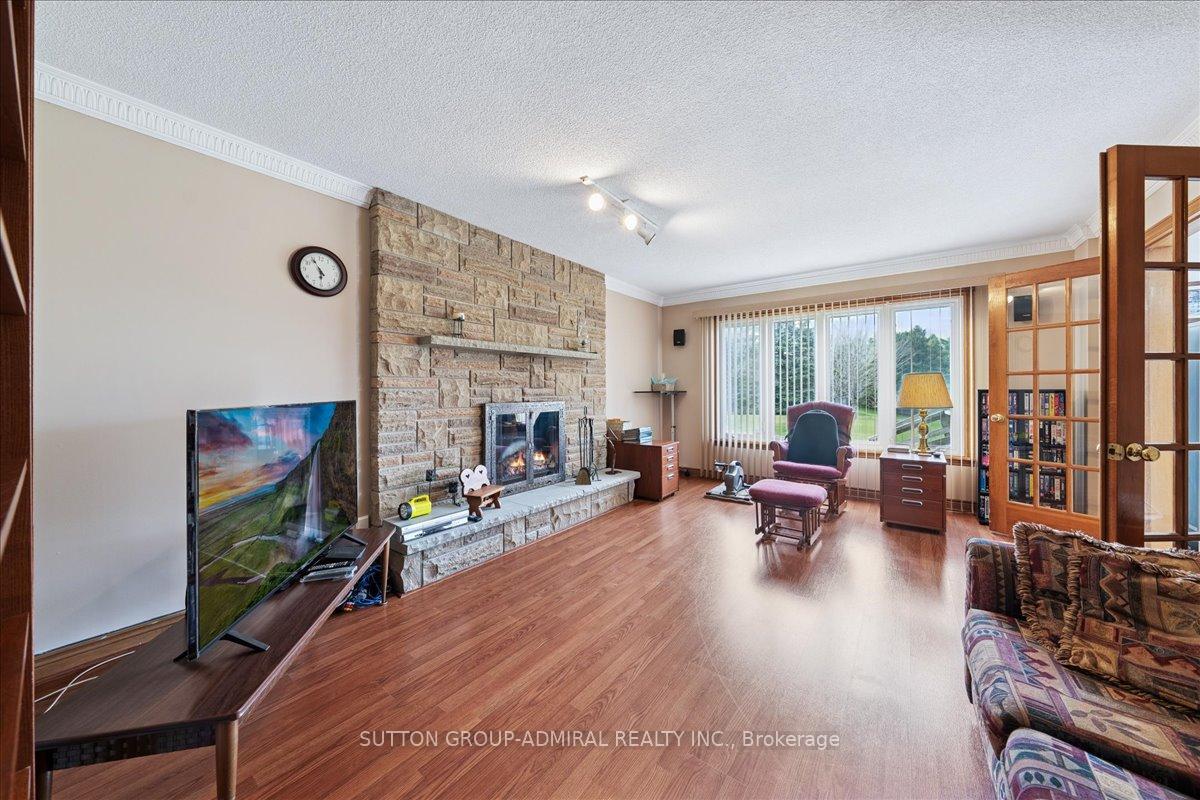 Photo 11 of 106 Sheardown Drive, King, Nobleton — HOMEH
