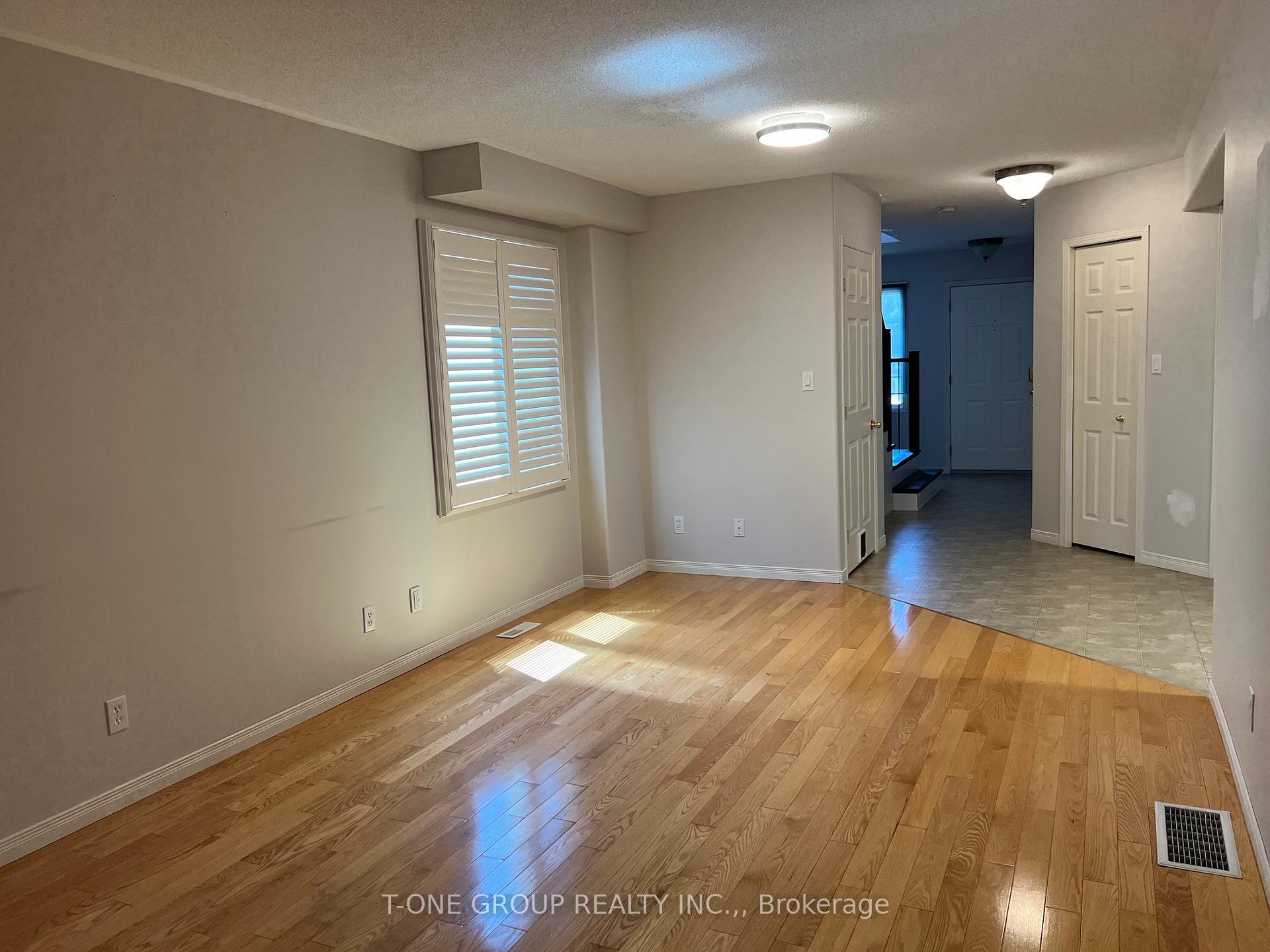 Photo 2 of 1012 Redwood Crescent, Kingston, City Northwest — HOMEH