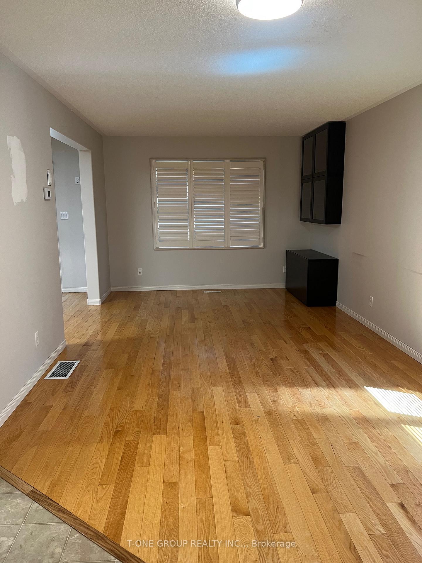 Photo 3 of 1012 Redwood Crescent, Kingston, City Northwest — HOMEH