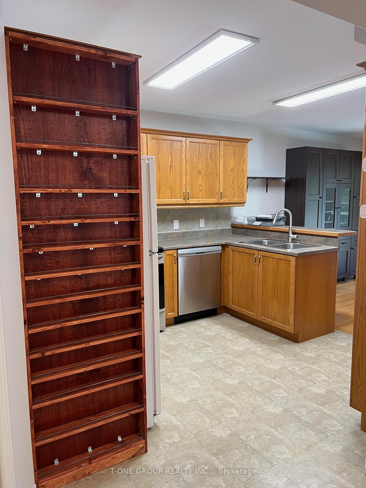 Photo 6 of 1012 Redwood Crescent, Kingston, City Northwest — HOMEH