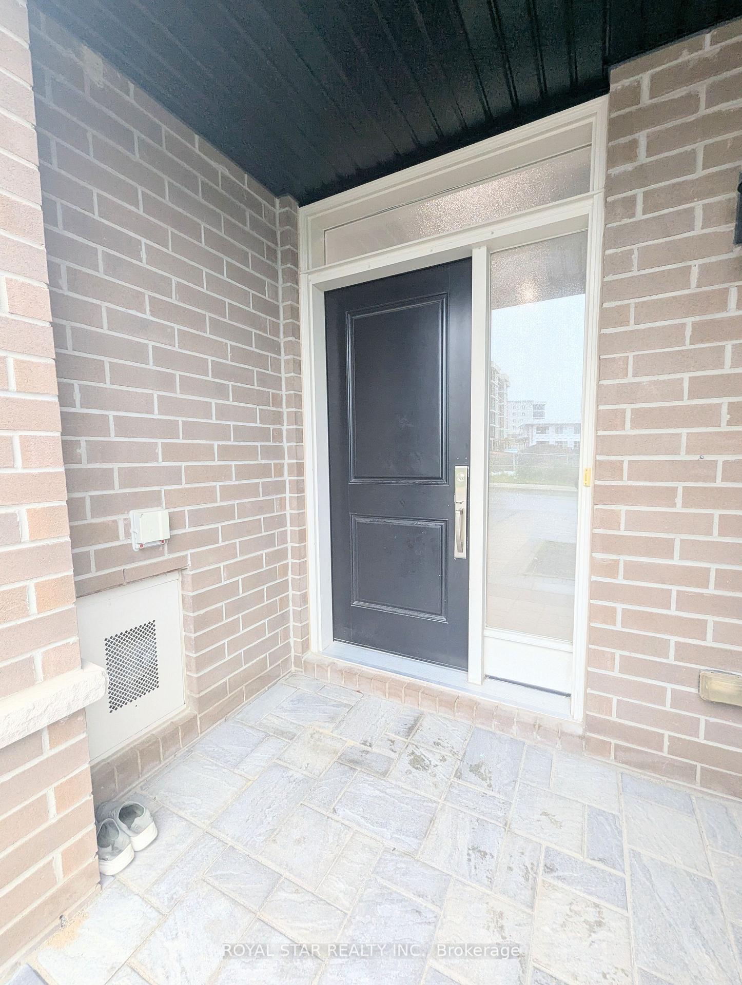 Photo 3 of 421 Livery Street, Ottawa, Kanata - Emerald Meadows/Trailwest — HOMEH