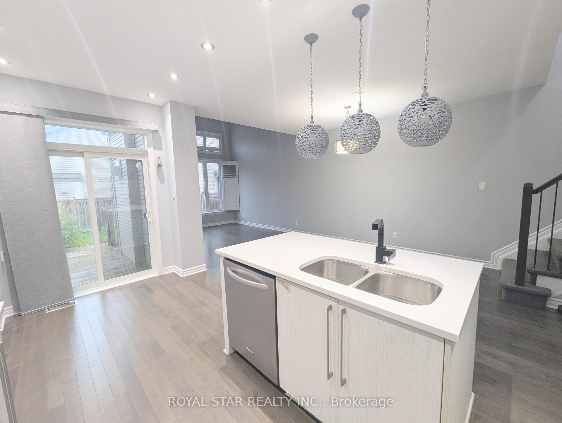 Photo 8 of 421 Livery Street, Ottawa, Kanata - Emerald Meadows/Trailwest — HOMEH