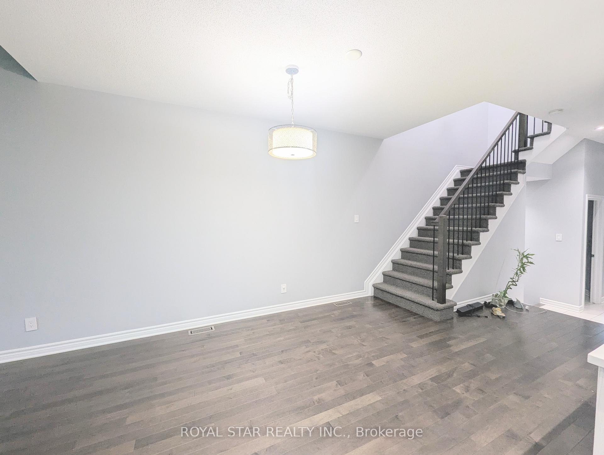 Photo 10 of 421 Livery Street, Ottawa, Kanata - Emerald Meadows/Trailwest — HOMEH