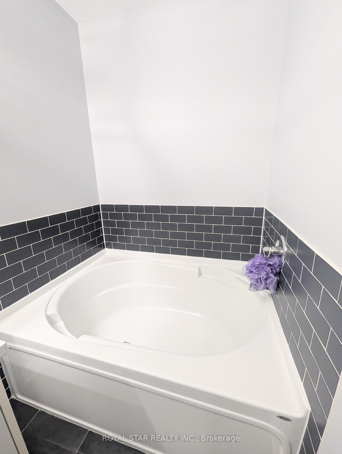 Photo 16 of 421 Livery Street, Ottawa, Kanata - Emerald Meadows/Trailwest — HOMEH