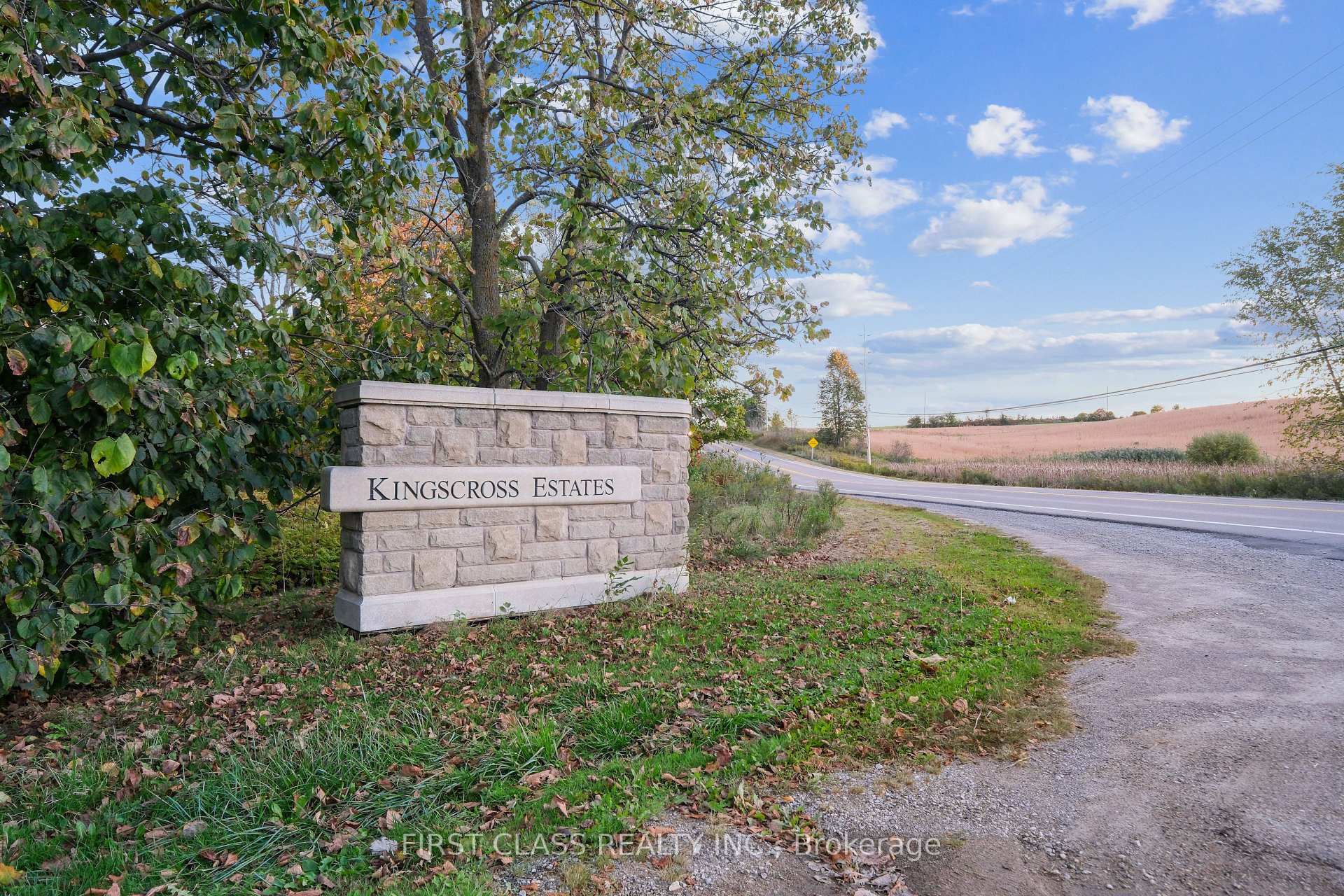 Photo 3 of 125 Watch Hill Road, King, King City — HOMEH