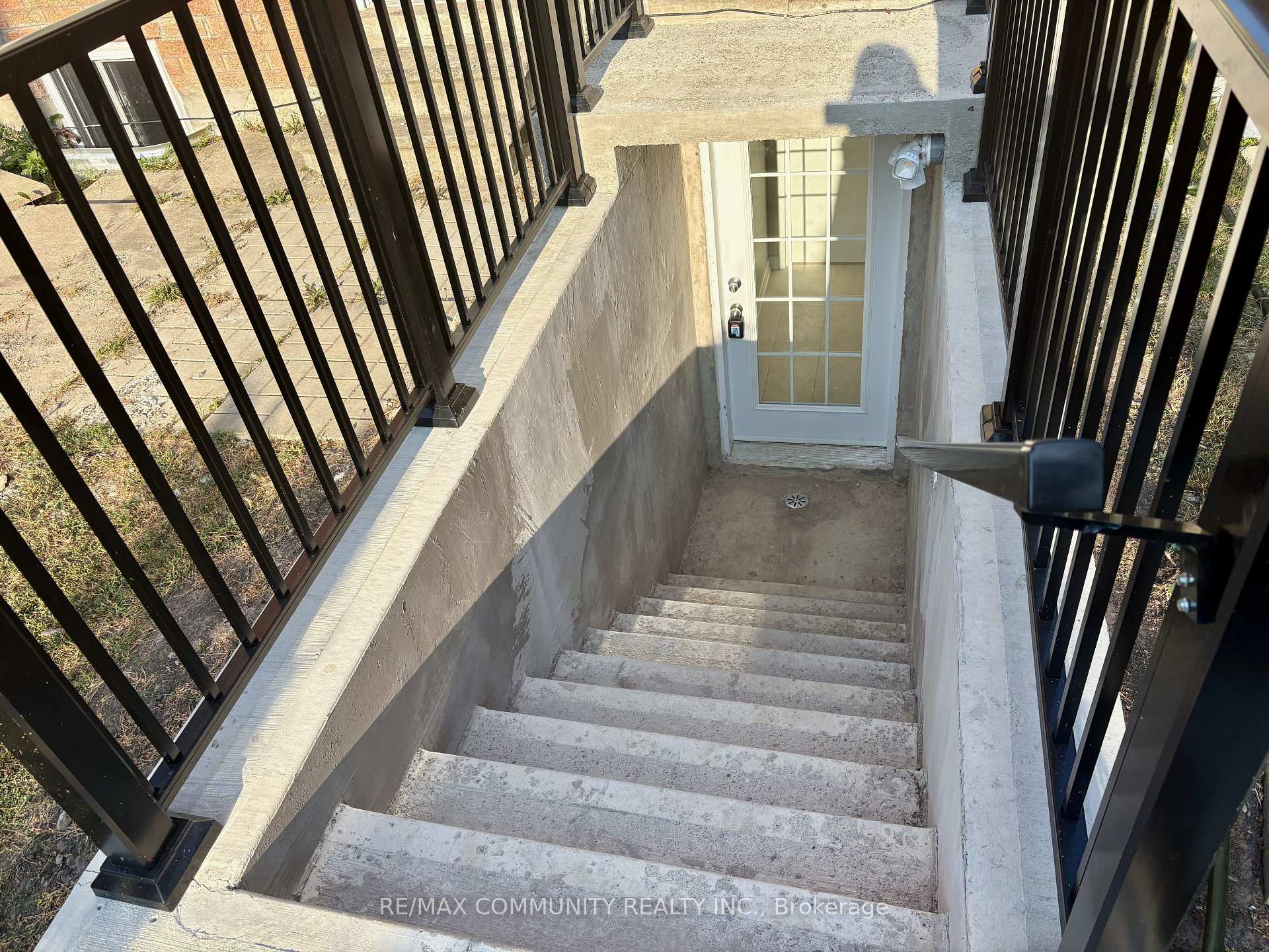 Photo 6 of Unit Basement B, 34 Coppard Avenue, Markham, Middlefield — HOMEH