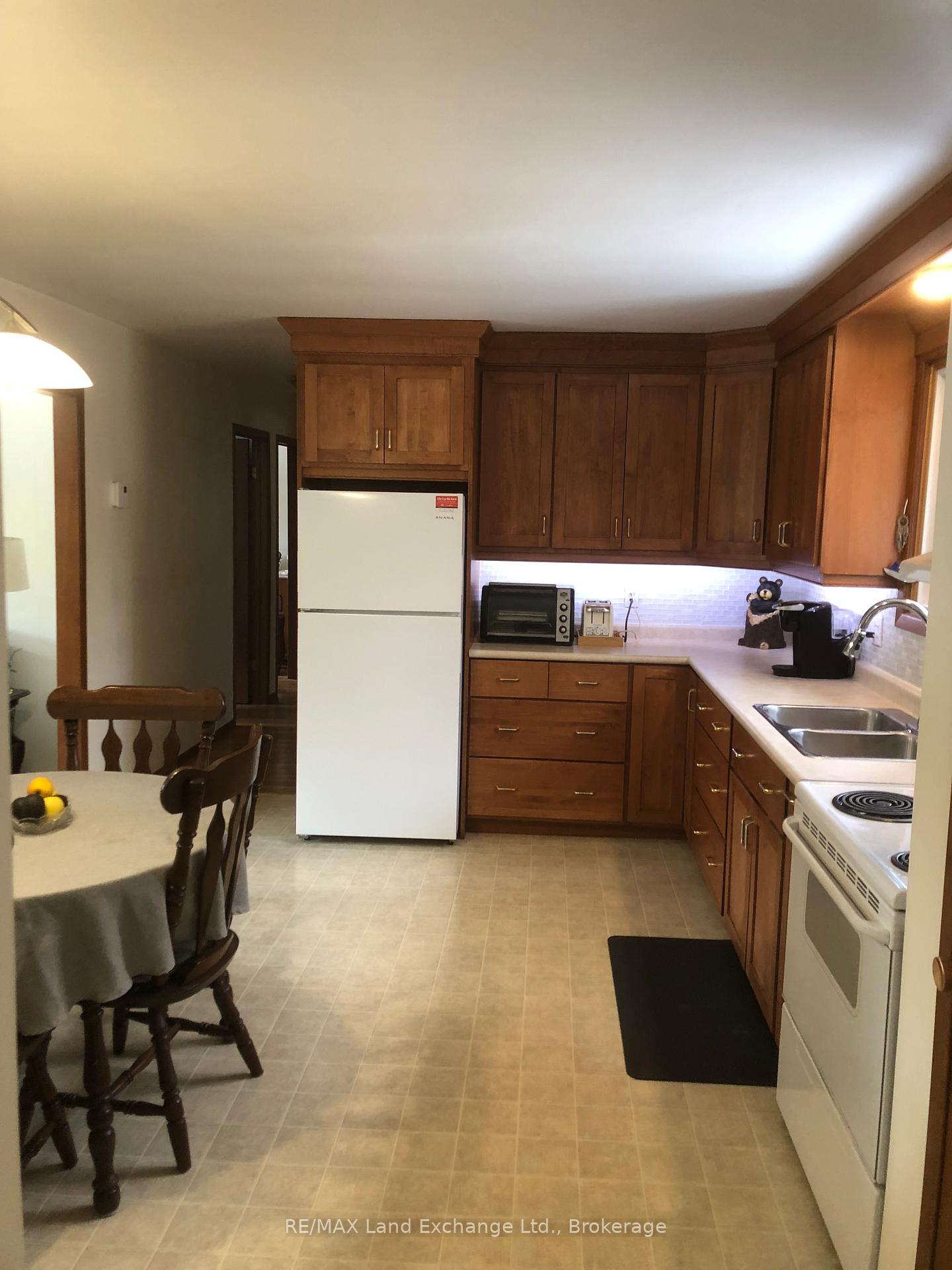 Photo 3 of 8 South Cedar Lane, Kincardine — HOMEH