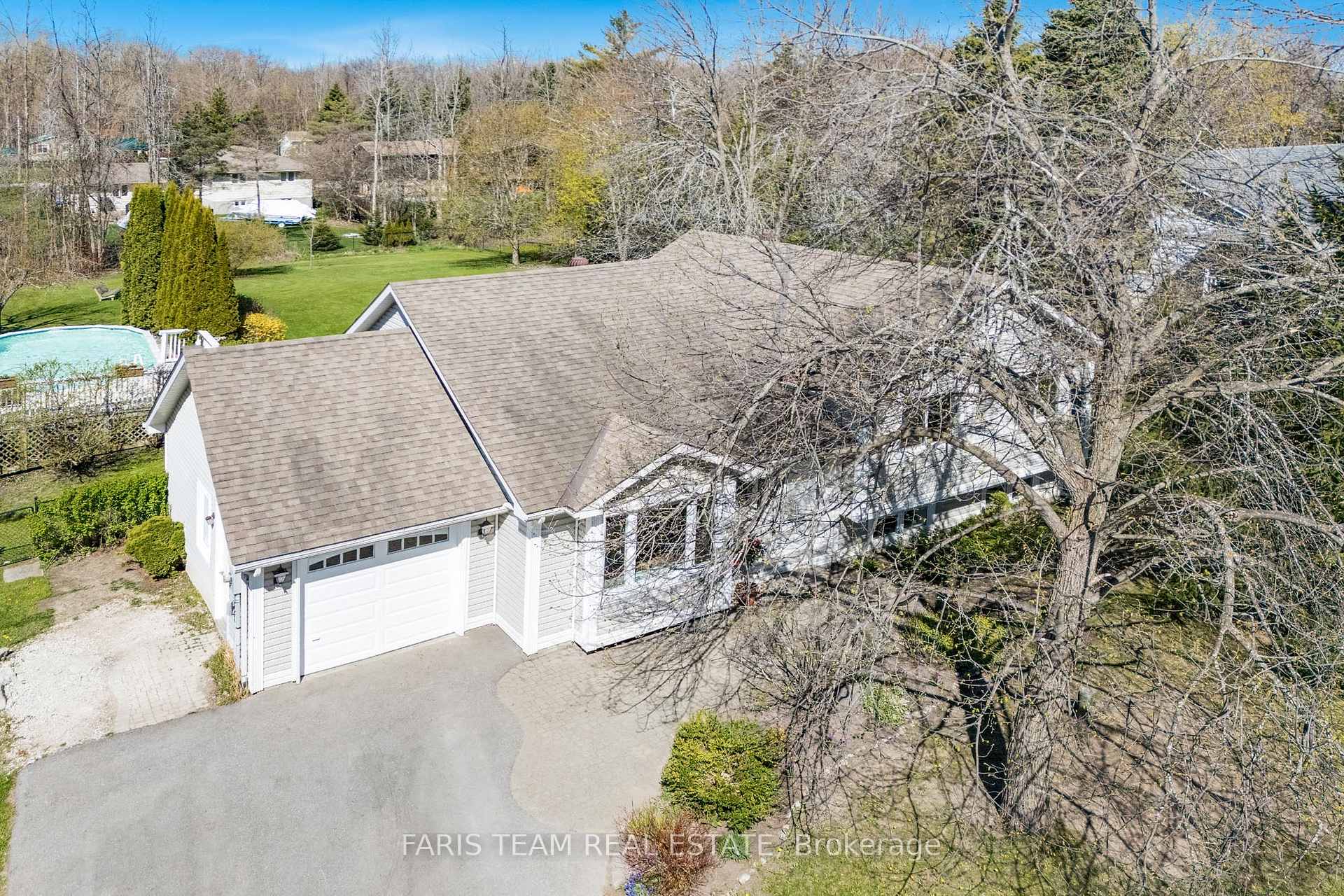 Photo 2 of 3830 East Street, Innisfil, Rural Innisfil — HOMEH