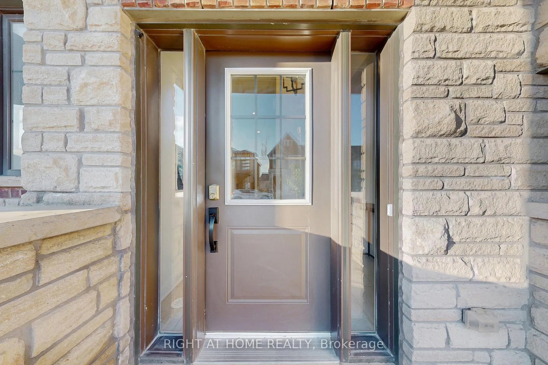 Photo 2 of 10 Percy Rye Avenue, Markham, Angus Glen — HOMEH