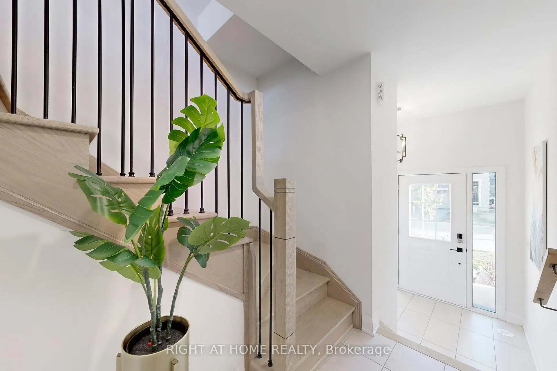 Photo 8 of 10 Percy Rye Avenue, Markham, Angus Glen — HOMEH