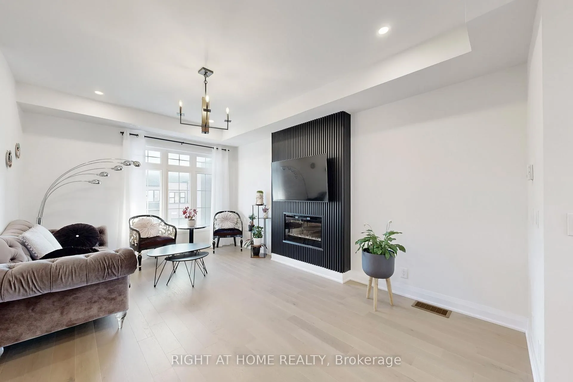 Photo 9 of 10 Percy Rye Avenue, Markham, Angus Glen — HOMEH