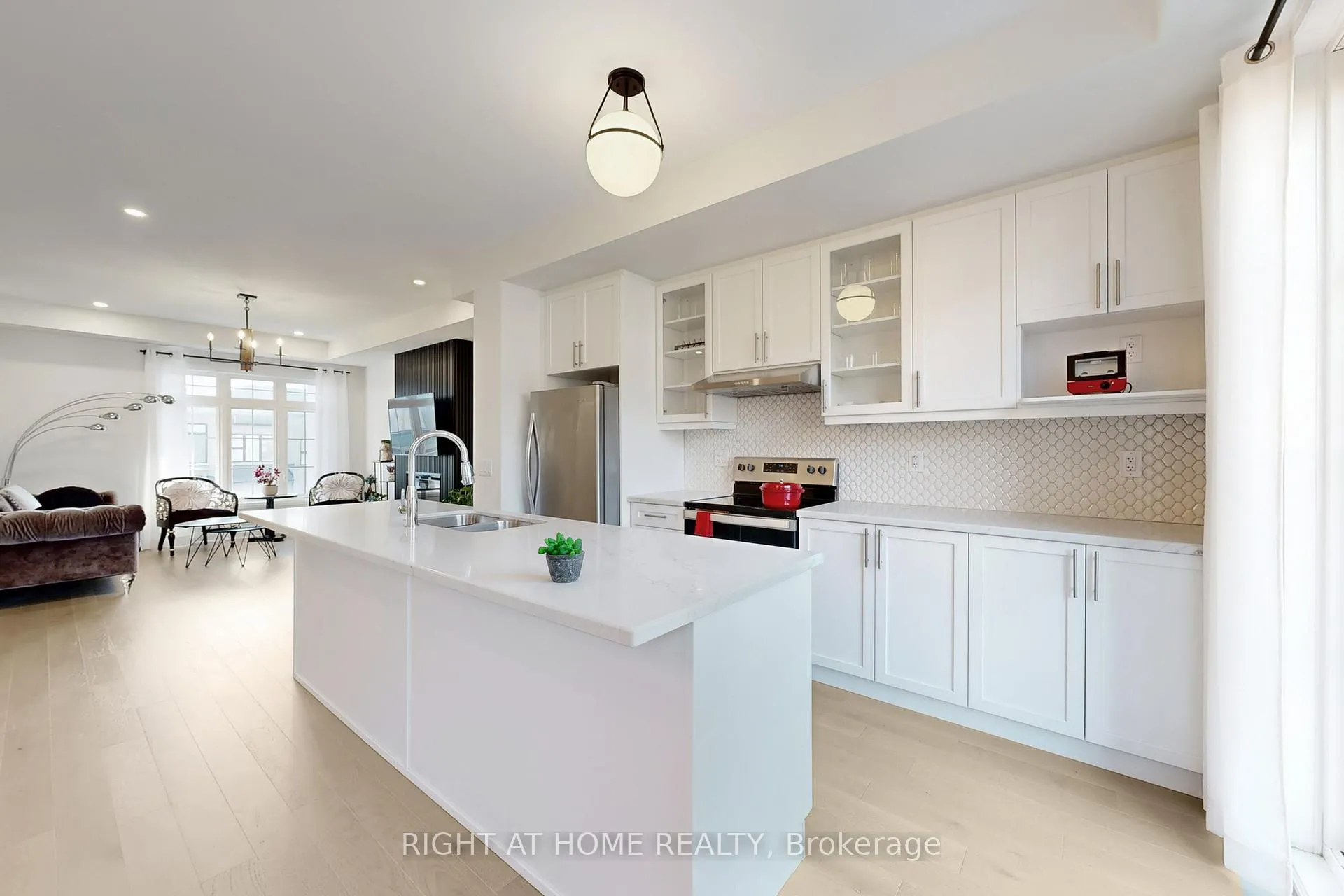 Photo 12 of 10 Percy Rye Avenue, Markham, Angus Glen — HOMEH