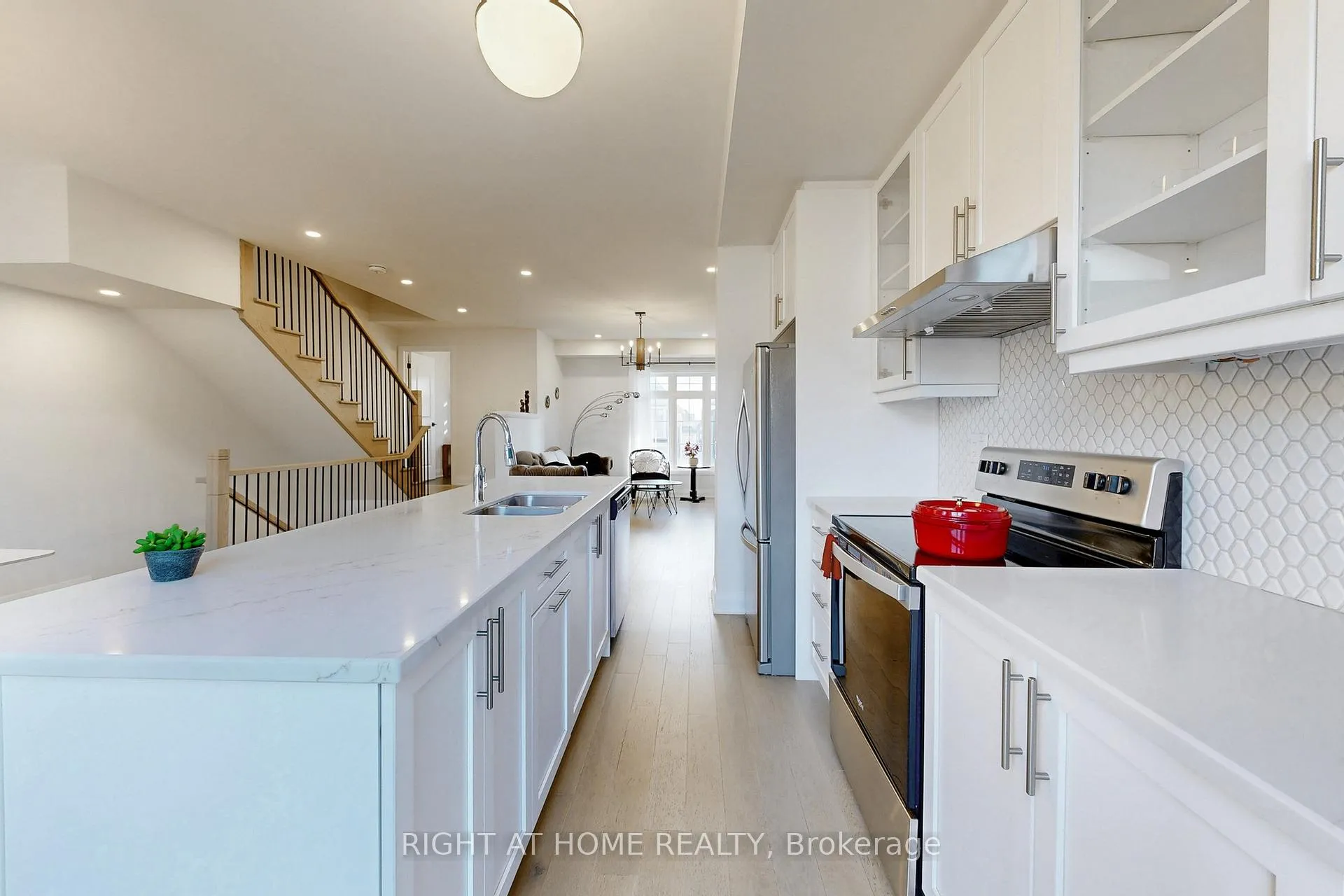 Photo 13 of 10 Percy Rye Avenue, Markham, Angus Glen — HOMEH