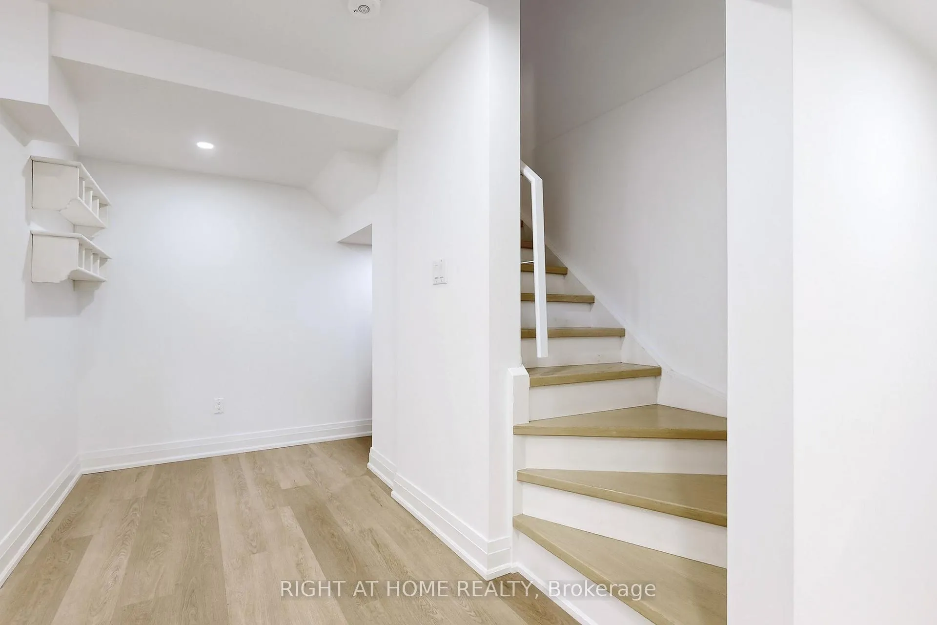 Photo 22 of 10 Percy Rye Avenue, Markham, Angus Glen — HOMEH