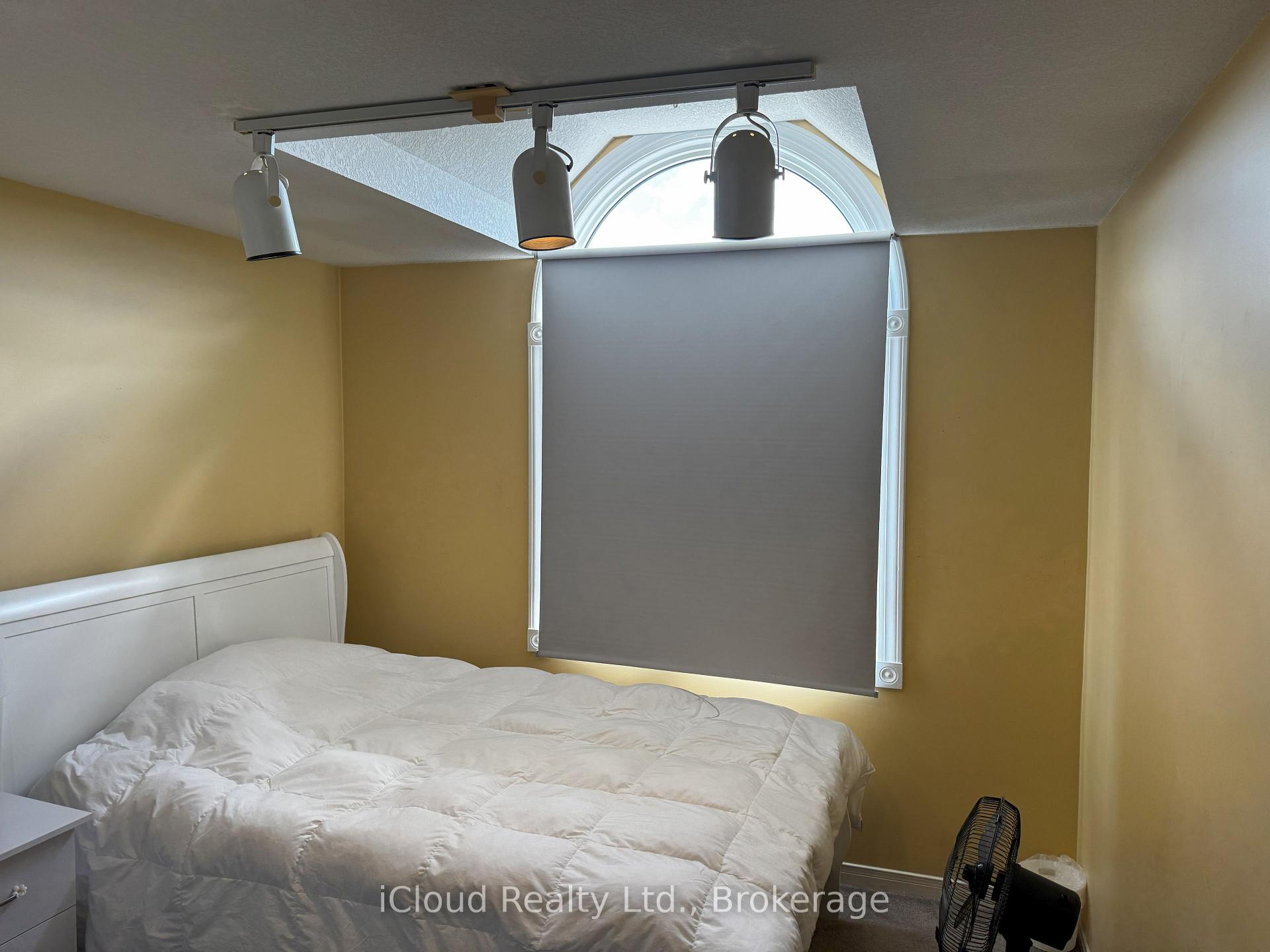 Photo 10 of 18 Bankside Drive, Kitchener — HOMEH