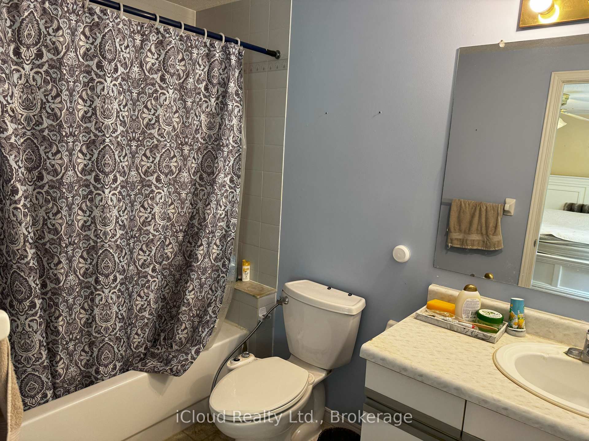 Photo 14 of 18 Bankside Drive, Kitchener — HOMEH