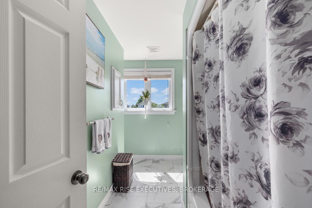 Photo 23 of 105 McKeown Crescent, Loyalist, Amherstview — HOMEH