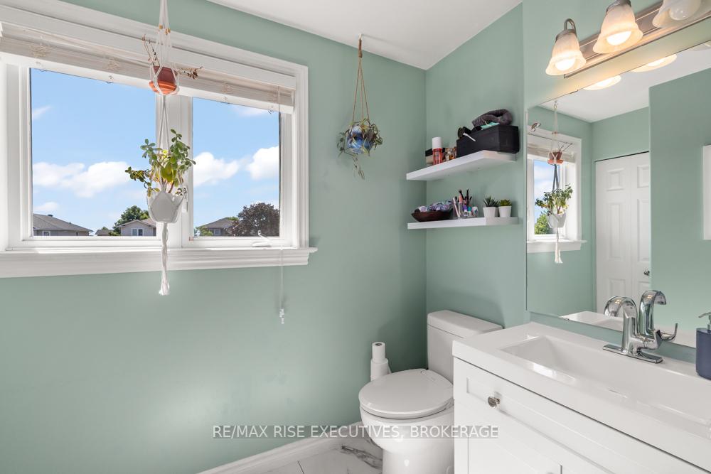 Photo 24 of 105 McKeown Crescent, Loyalist, Amherstview — HOMEH