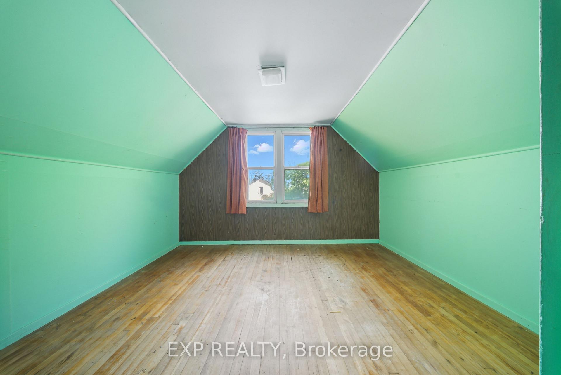 Photo 9 of 35 Glen Road, Kitchener — HOMEH