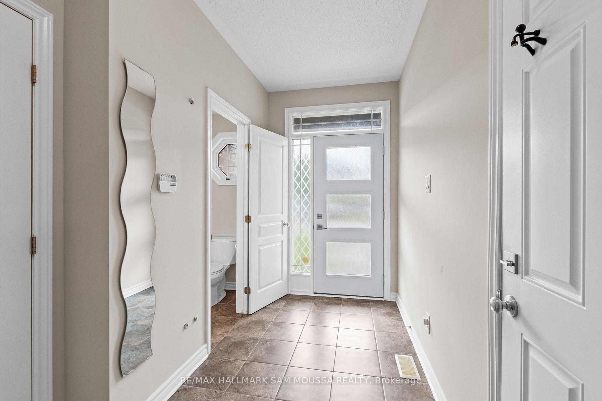 Photo 4 of 442 Barrick Hill Road, Ottawa, Kanata - Emerald Meadows/Trailwest — HOMEH