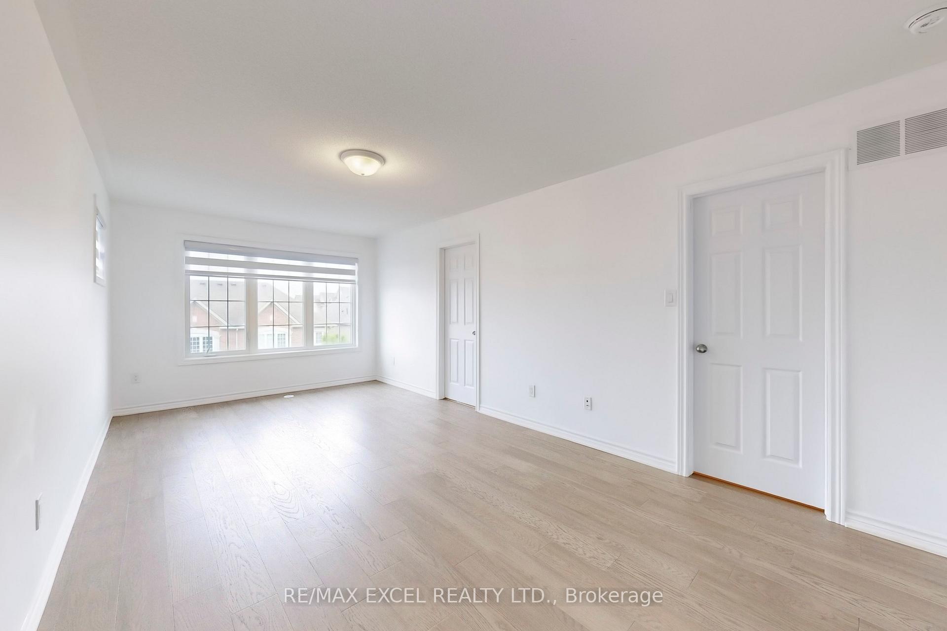 Photo 3 of 283 Dundas Way, Markham, Greensborough — HOMEH
