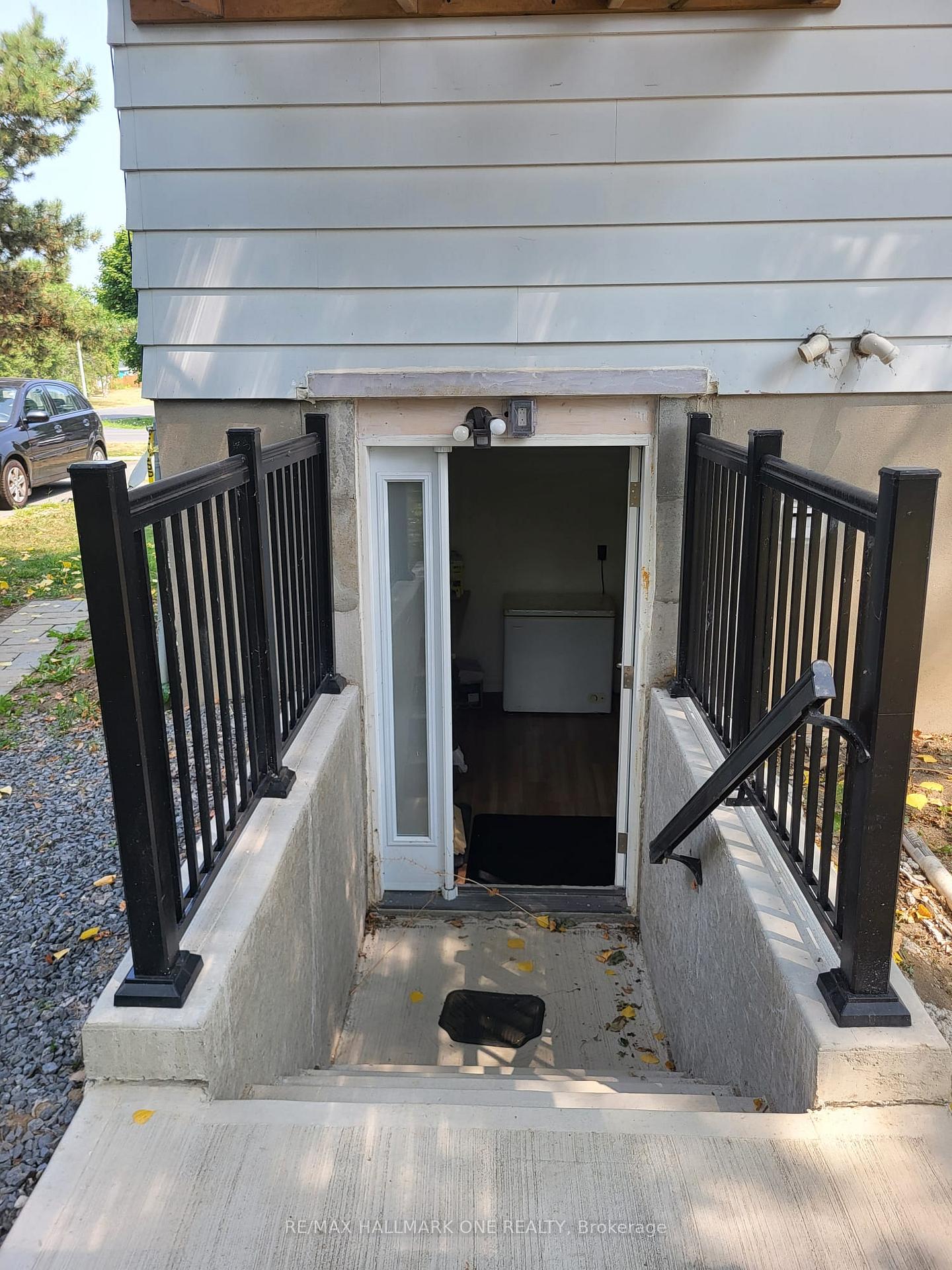Photo 5 of 68 Sherwood Avenue, Loyalist, Amherstview — HOMEH