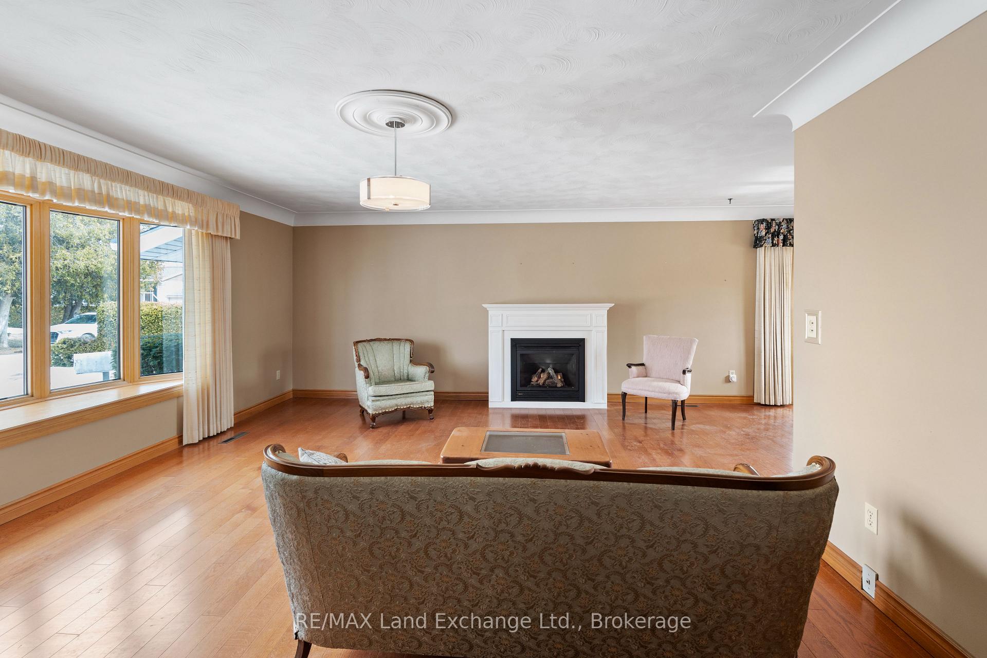 Photo 8 of 426 Wall Street, Kincardine — HOMEH