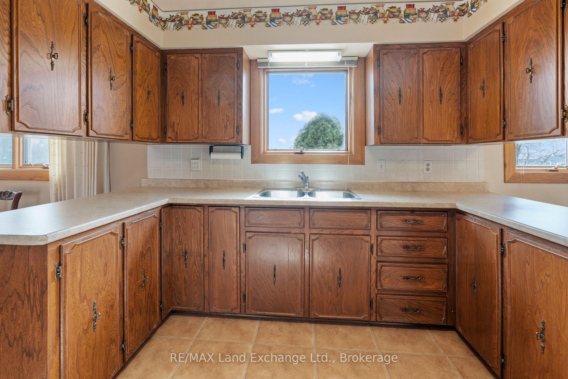Photo 15 of 426 Wall Street, Kincardine — HOMEH