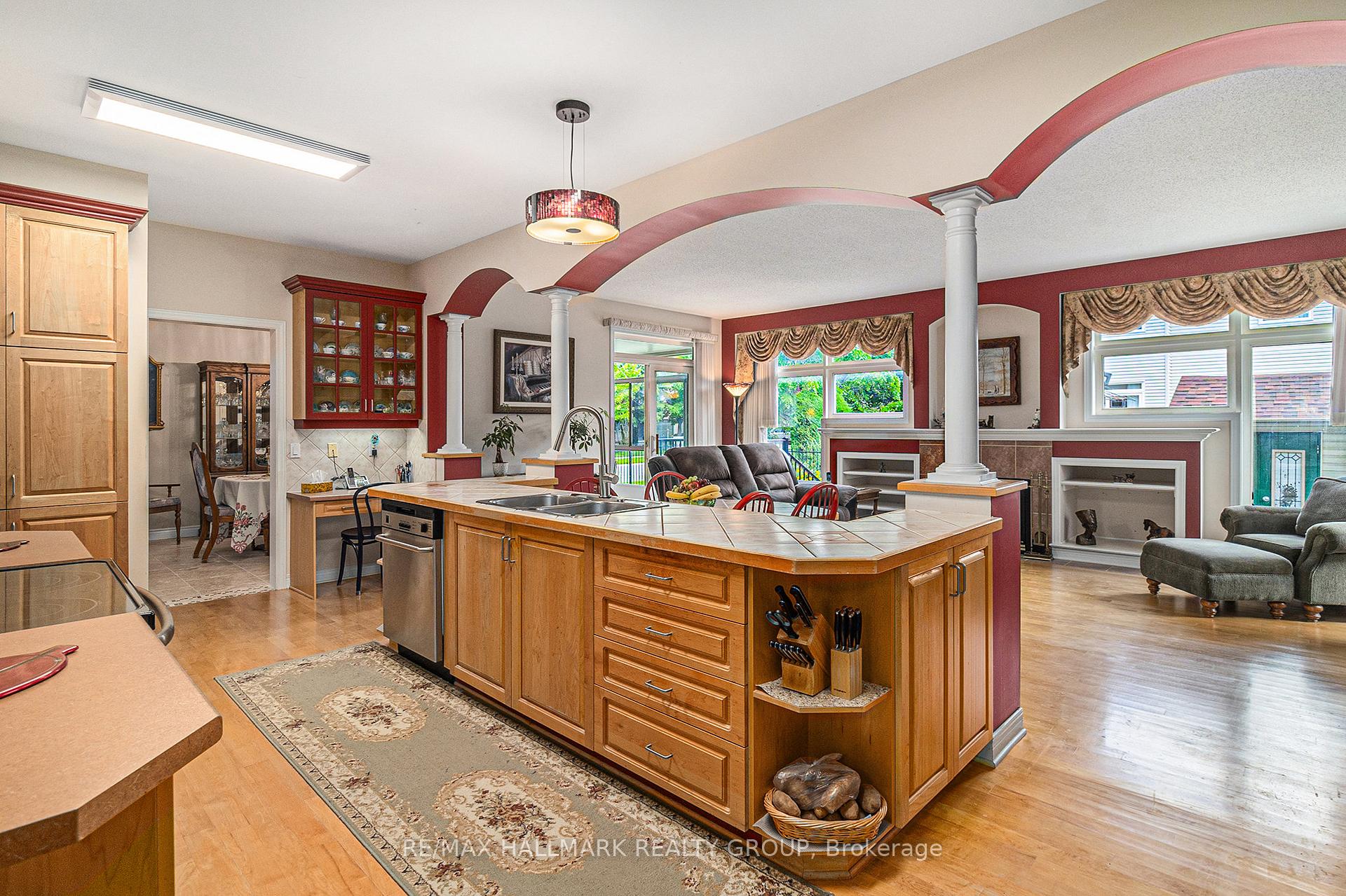 Photo 10 of 163 Yoho Drive, Ottawa, Kanata - Bridlewood — HOMEH
