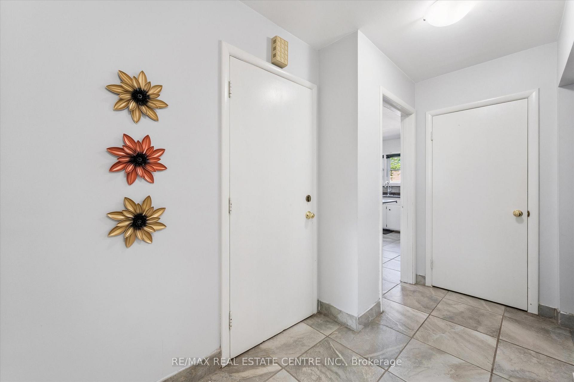 Photo 4 of Unit 2, 115 Marlborough Avenue, Kitchener — HOMEH