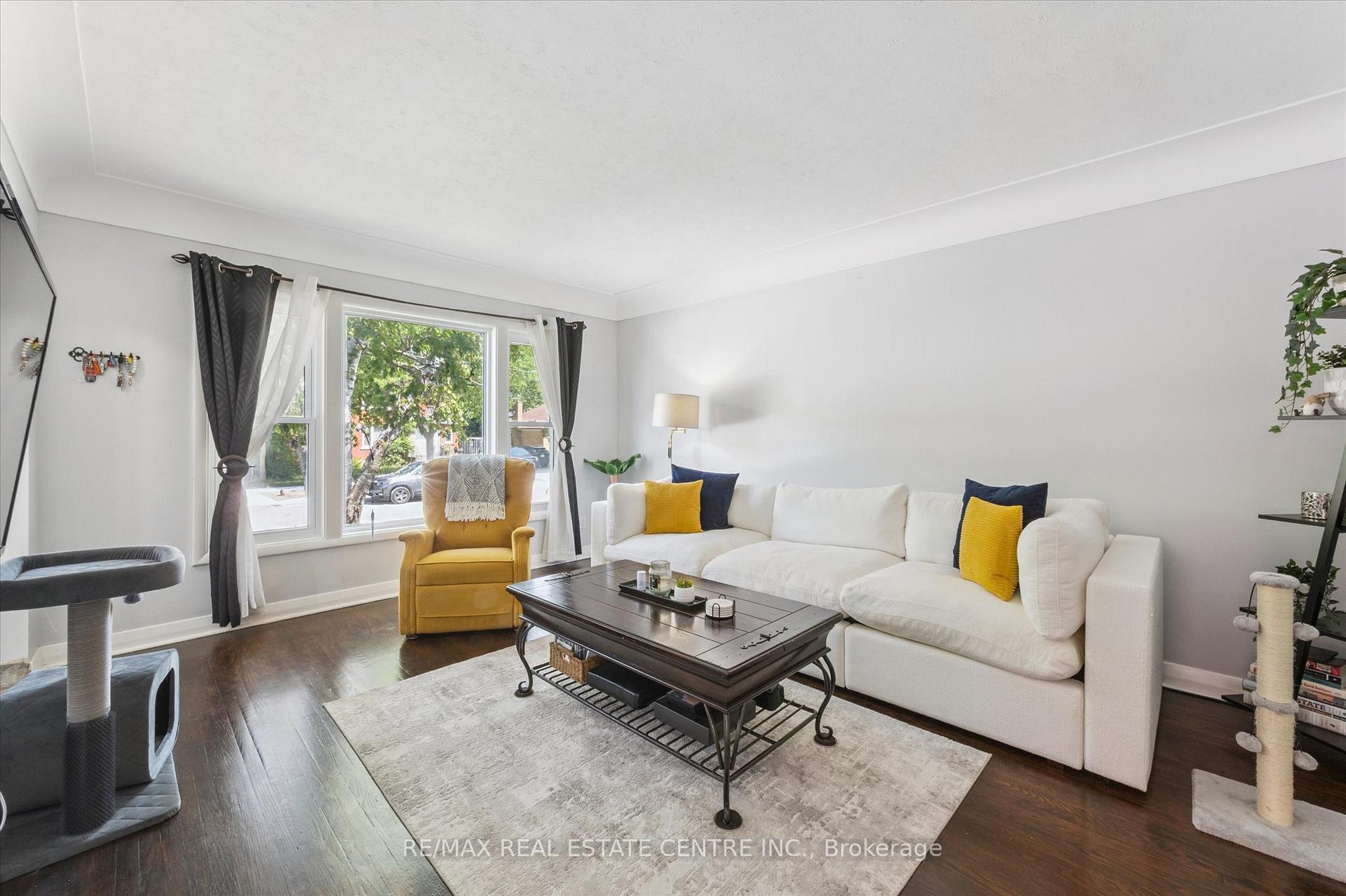 Photo 5 of Unit 2, 115 Marlborough Avenue, Kitchener — HOMEH