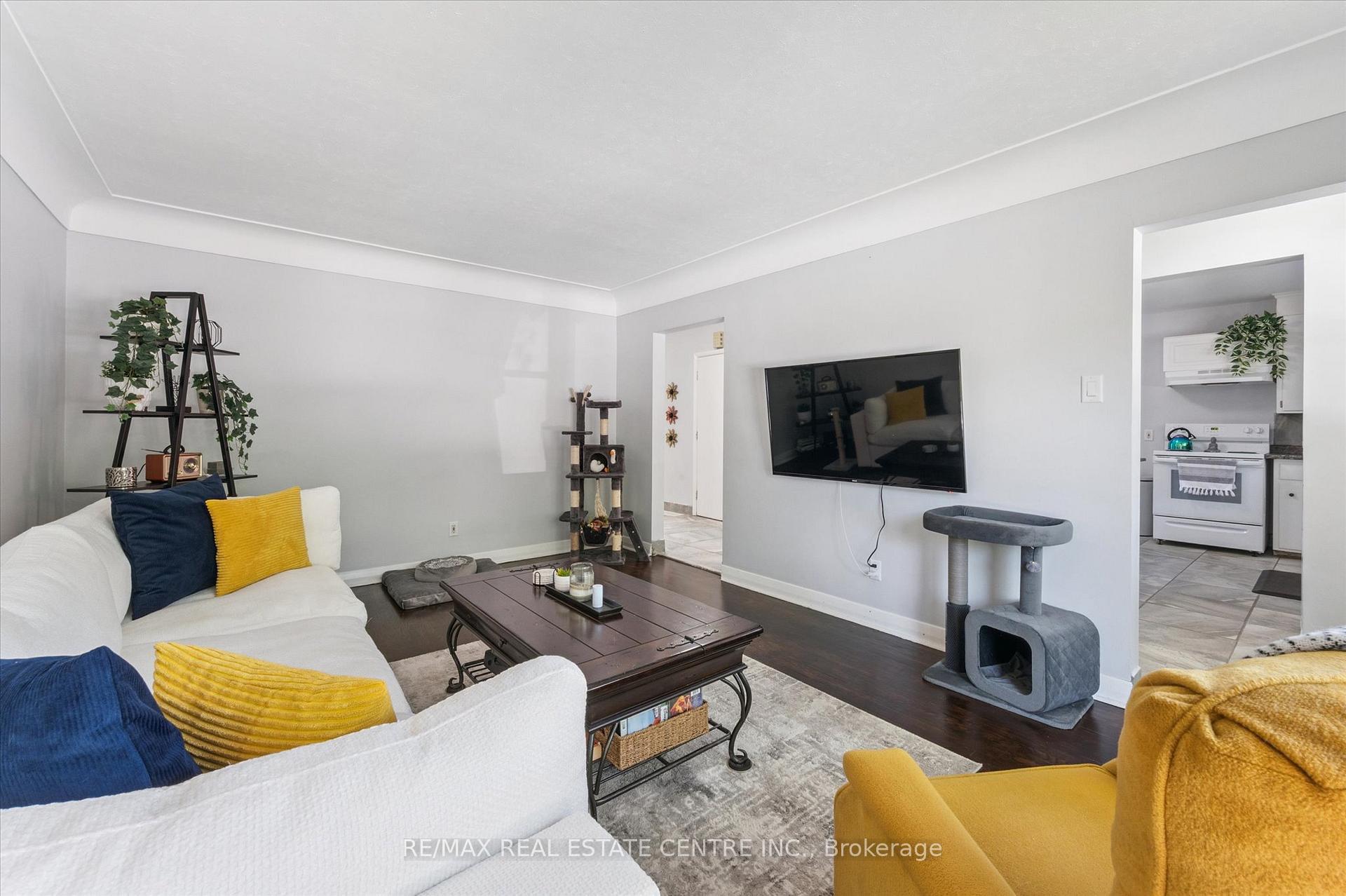 Photo 6 of Unit 2, 115 Marlborough Avenue, Kitchener — HOMEH