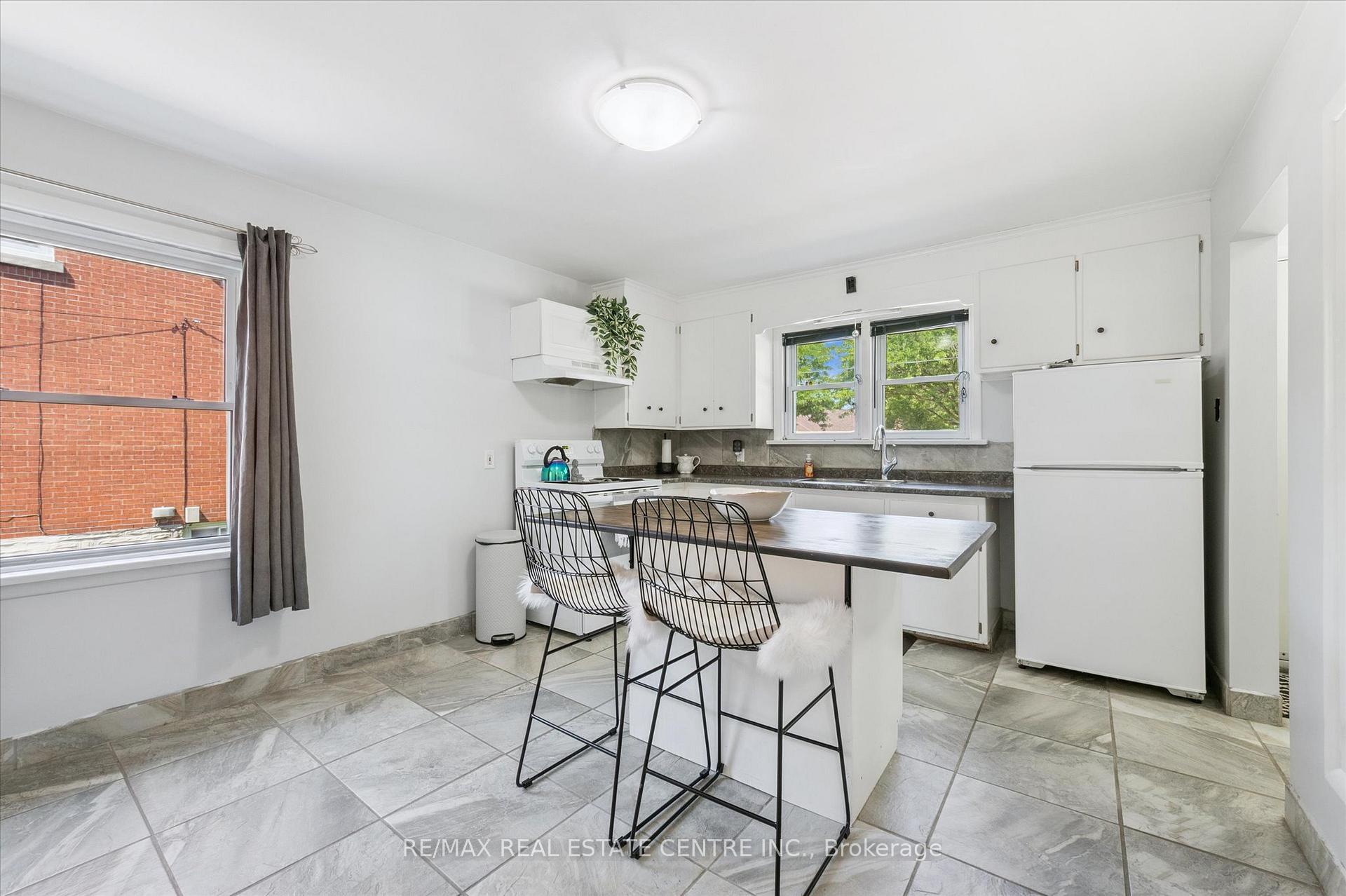 Photo 8 of Unit 2, 115 Marlborough Avenue, Kitchener — HOMEH