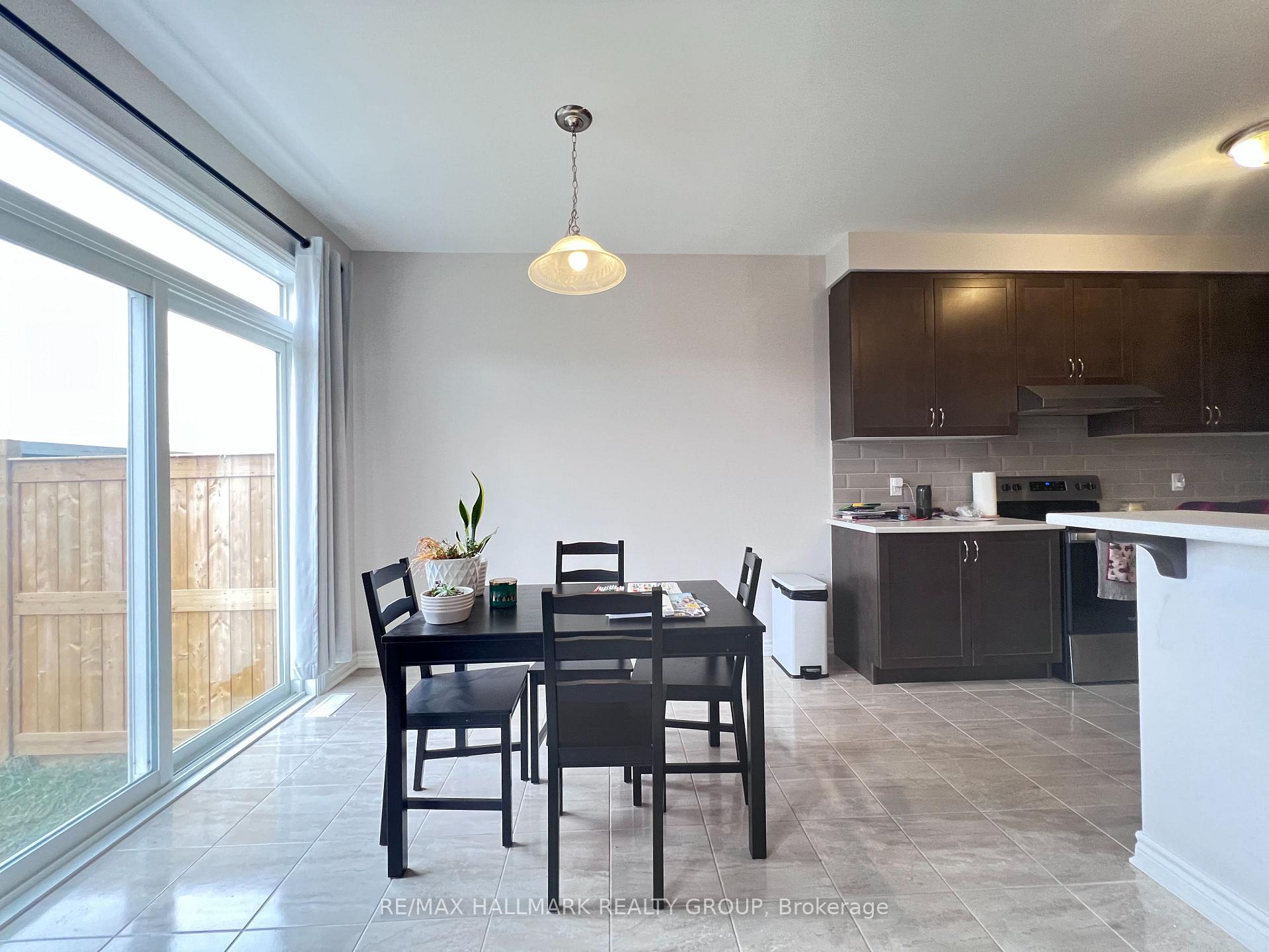 Photo 5 of 153 Pictou Crescent, Ottawa, Kanata - Emerald Meadows/Trailwest — HOMEH