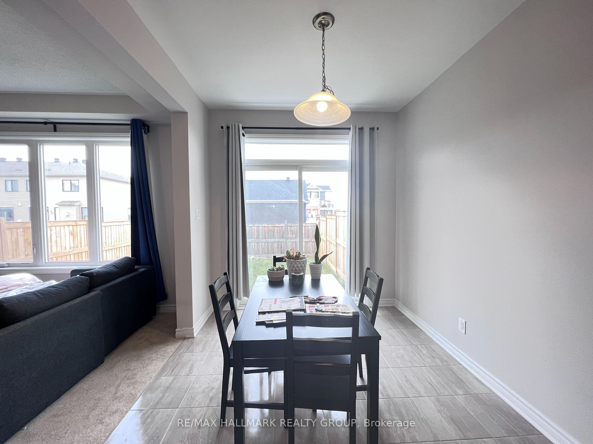 Photo 6 of 153 Pictou Crescent, Ottawa, Kanata - Emerald Meadows/Trailwest — HOMEH