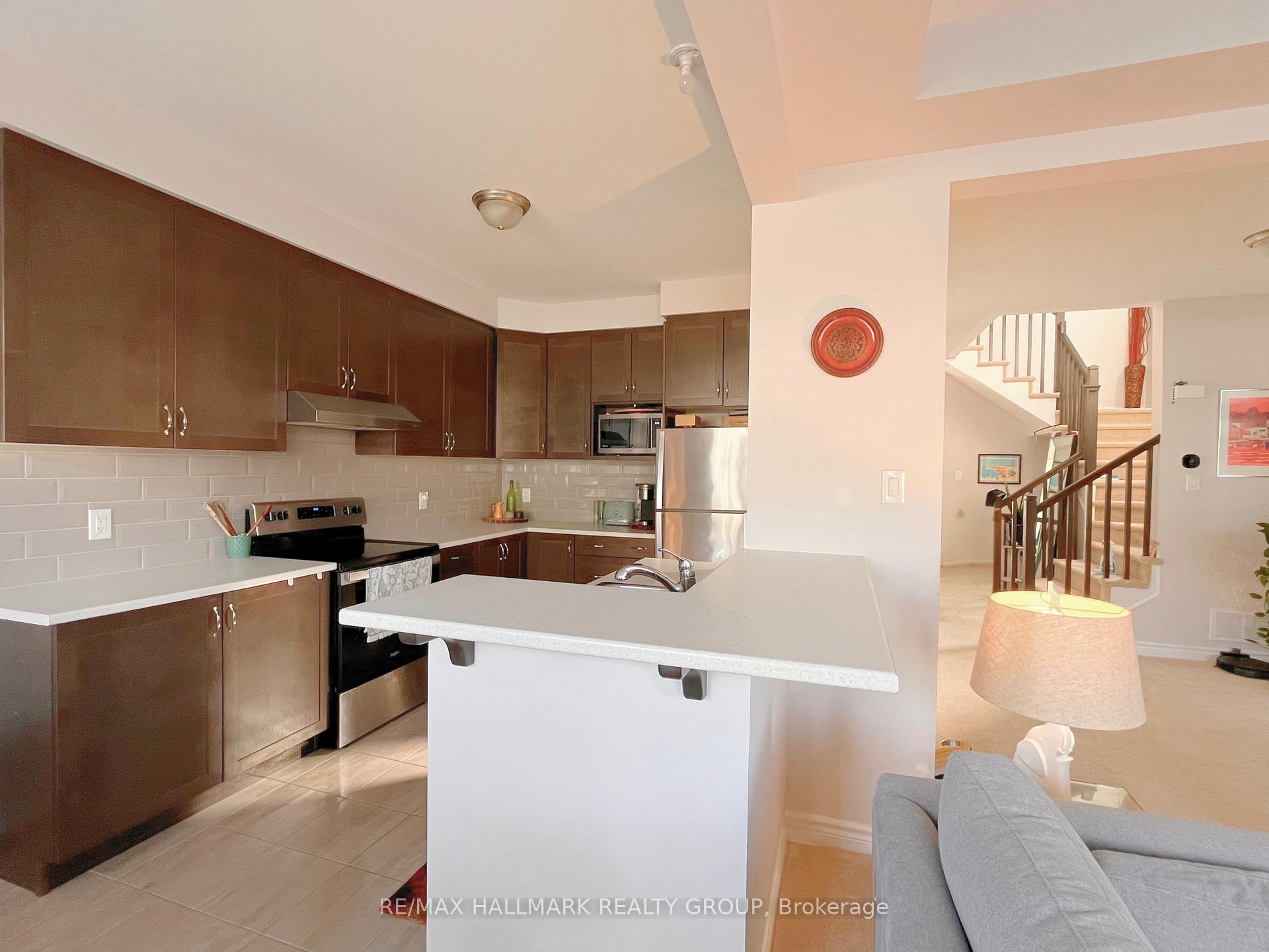 Photo 7 of 153 Pictou Crescent, Ottawa, Kanata - Emerald Meadows/Trailwest — HOMEH