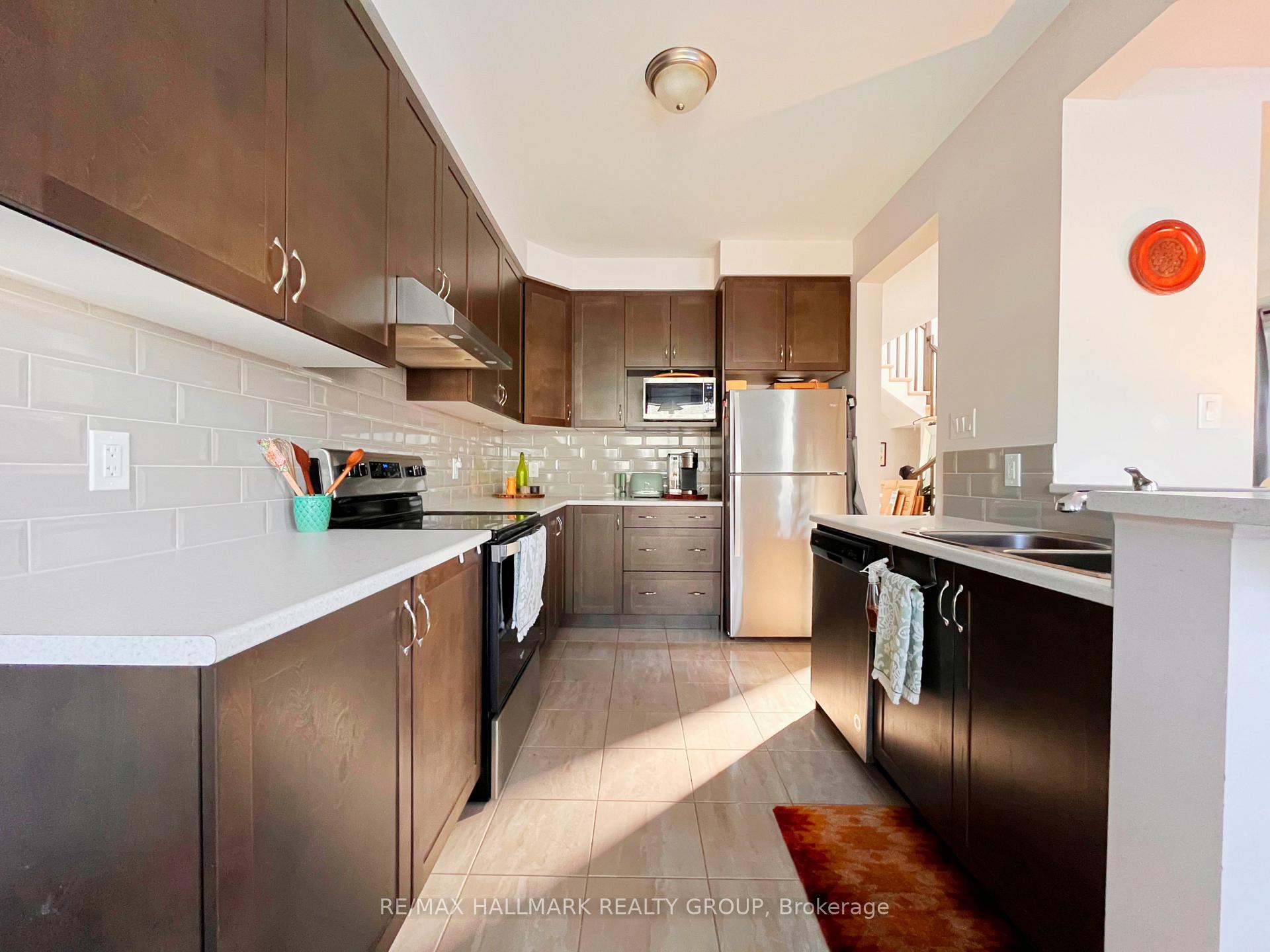 Photo 8 of 153 Pictou Crescent, Ottawa, Kanata - Emerald Meadows/Trailwest — HOMEH