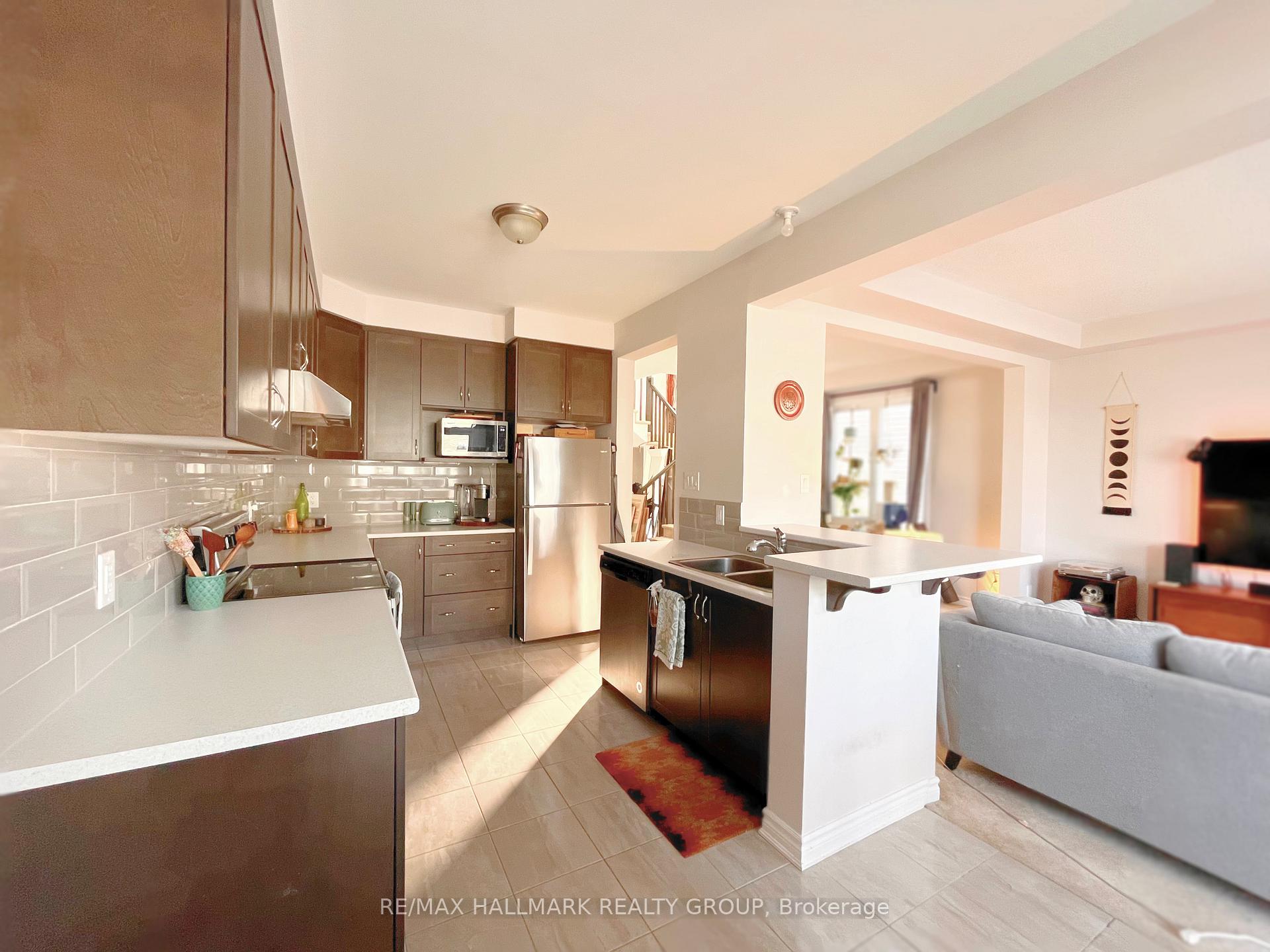 Photo 9 of 153 Pictou Crescent, Ottawa, Kanata - Emerald Meadows/Trailwest — HOMEH