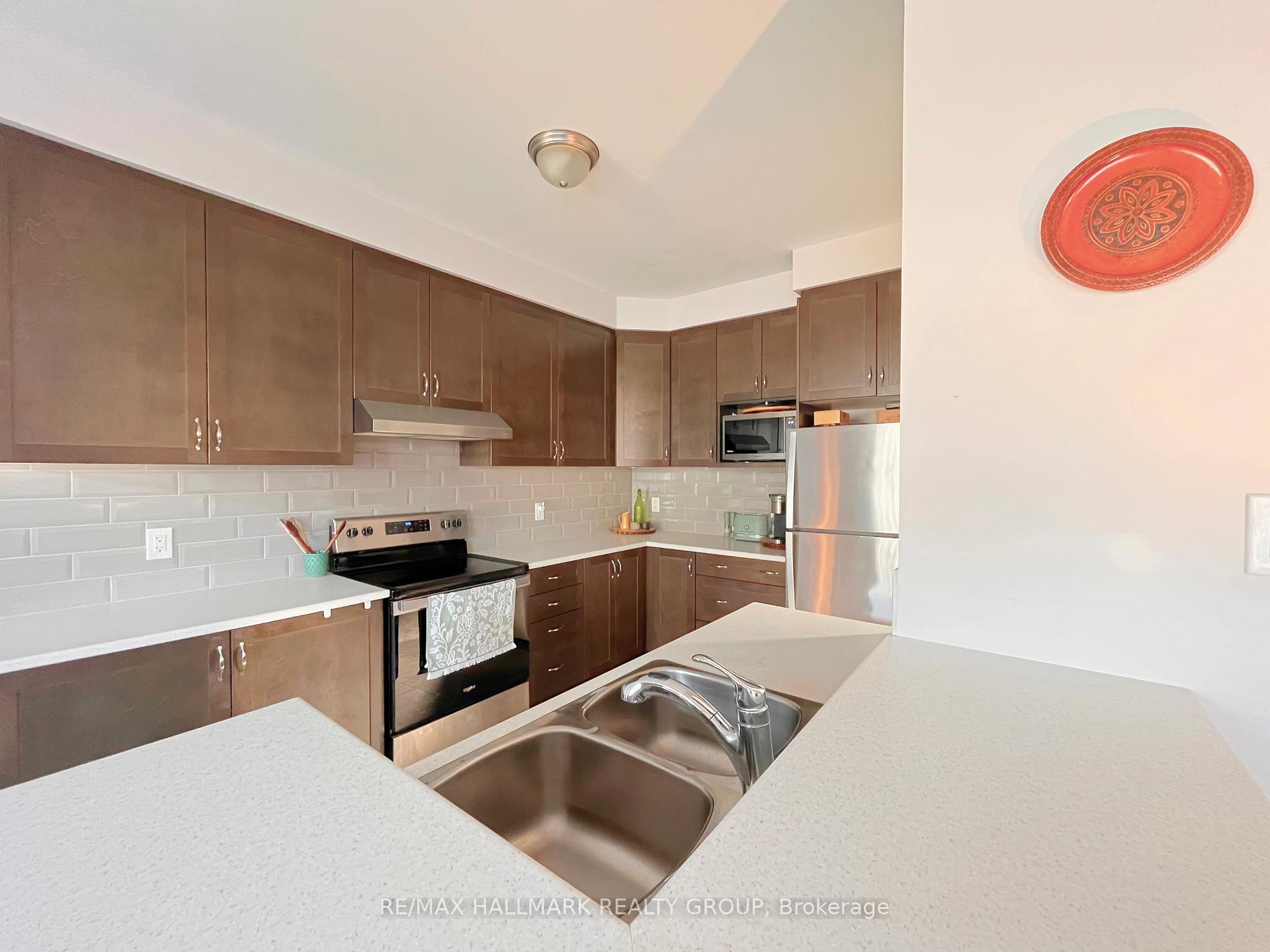 Photo 11 of 153 Pictou Crescent, Ottawa, Kanata - Emerald Meadows/Trailwest — HOMEH