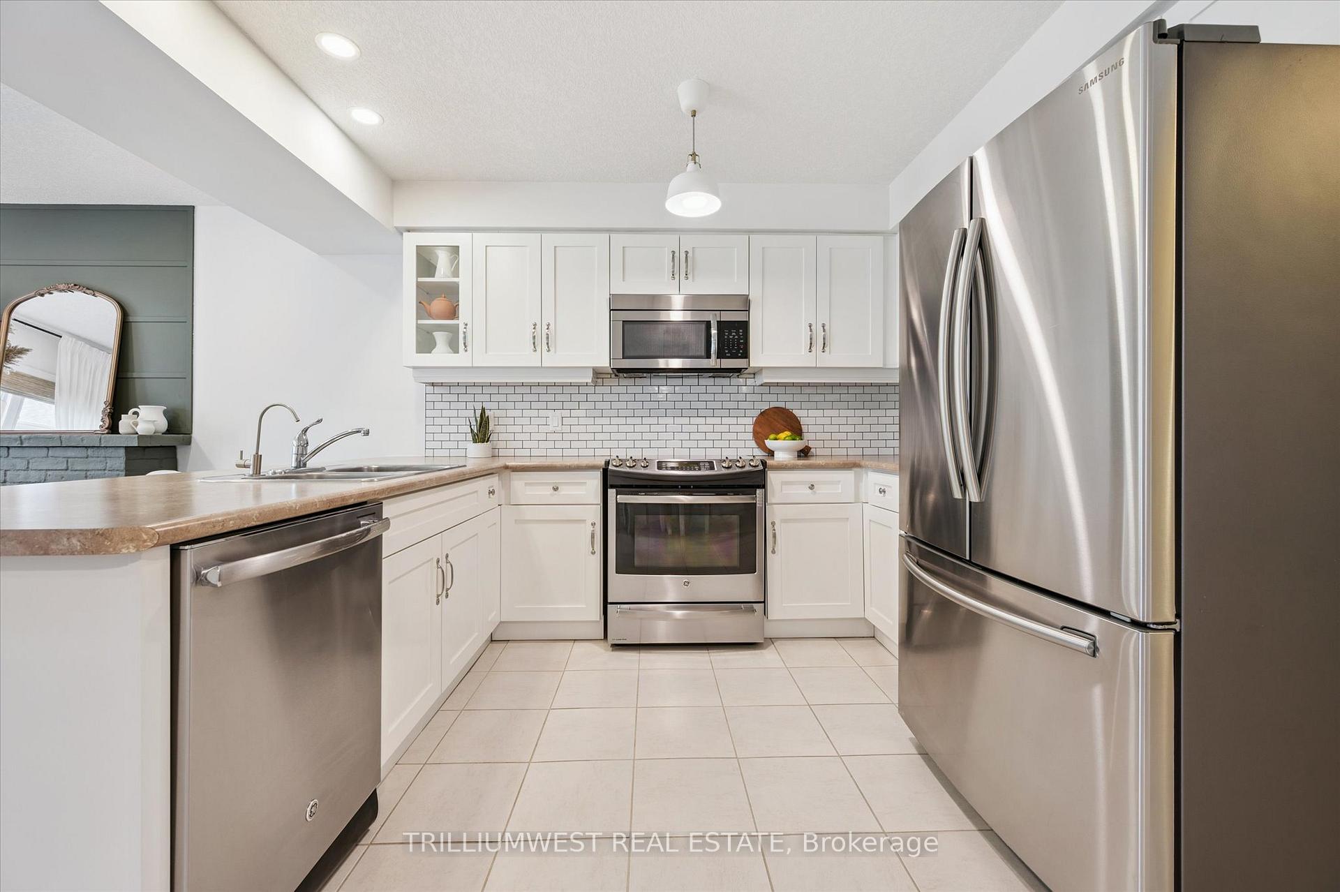 Photo 5 of 25 Sandybay Avenue, Kitchener — HOMEH
